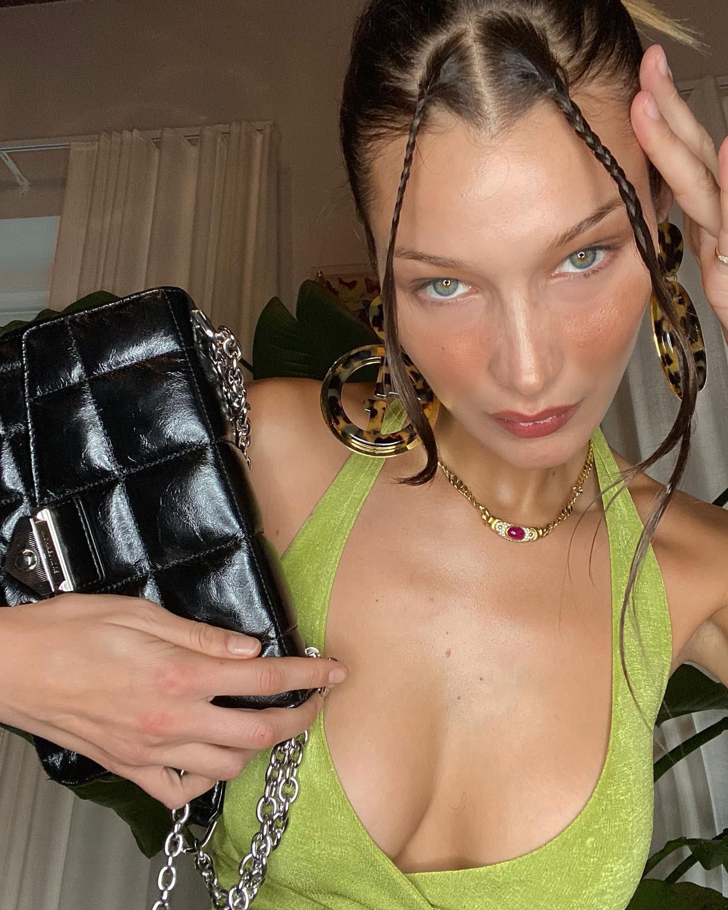 Bella Hadid is Green with Envy! - Photo 4