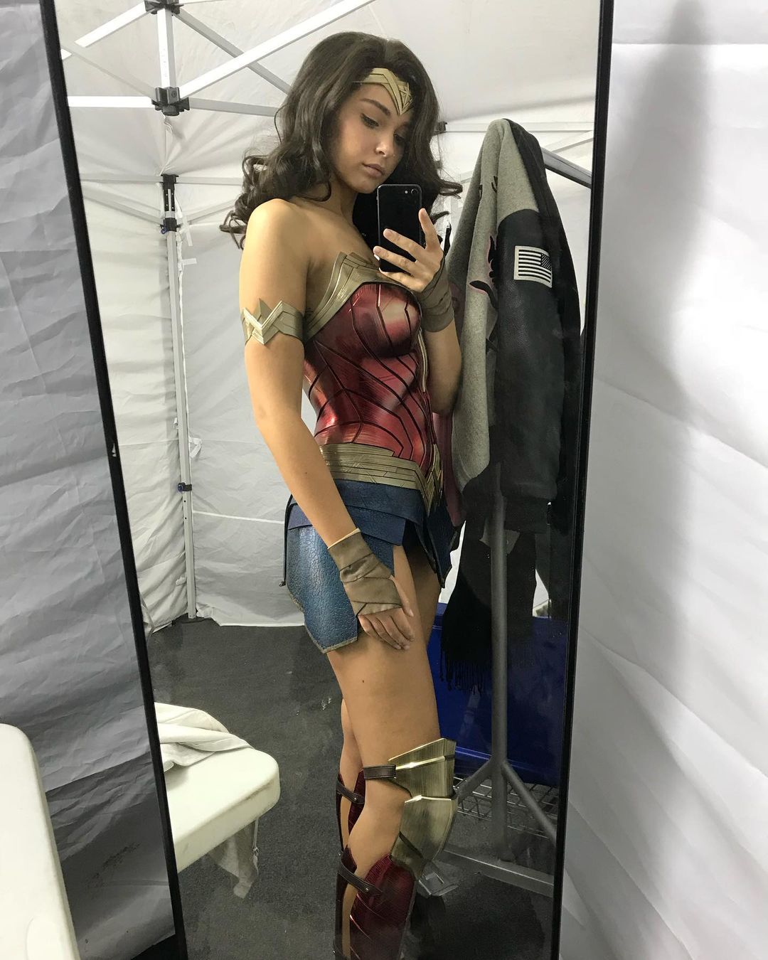 Photos n°3 : Who’d You Rather Gal Gadot or Body Double Caitlin Burles?