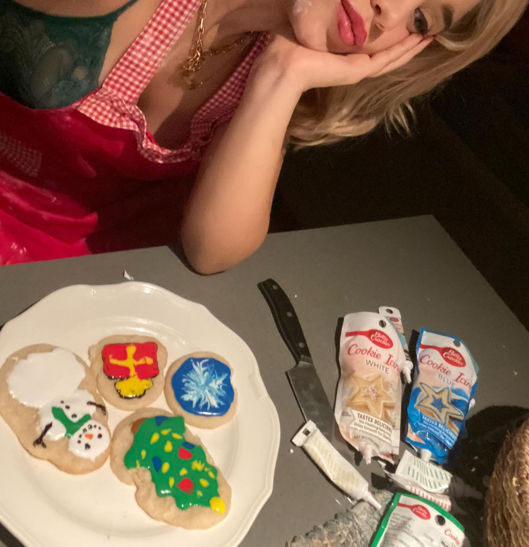 Caylee Cowan’s Christmas Cookie Fiasco! - Photo 1