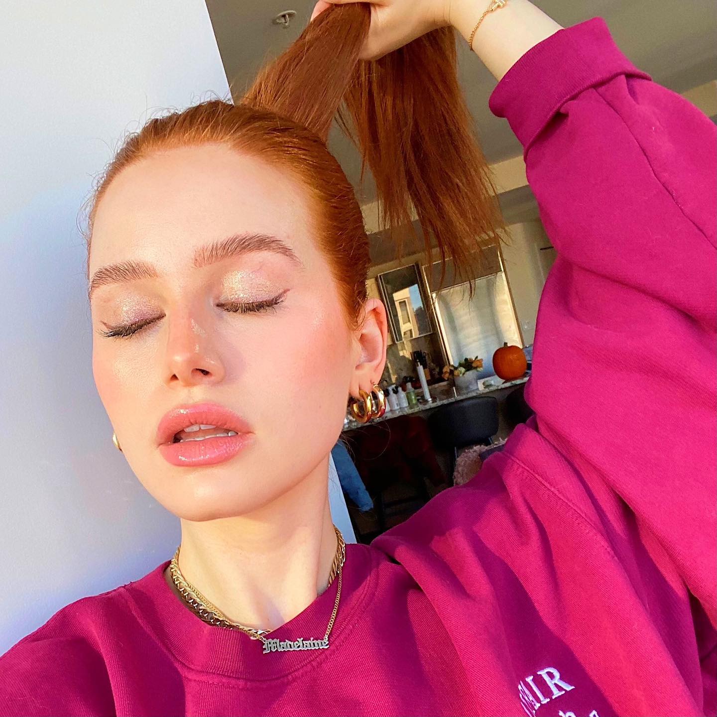 Madelaine Petsch Christmas in Vancouver! - Photo 1