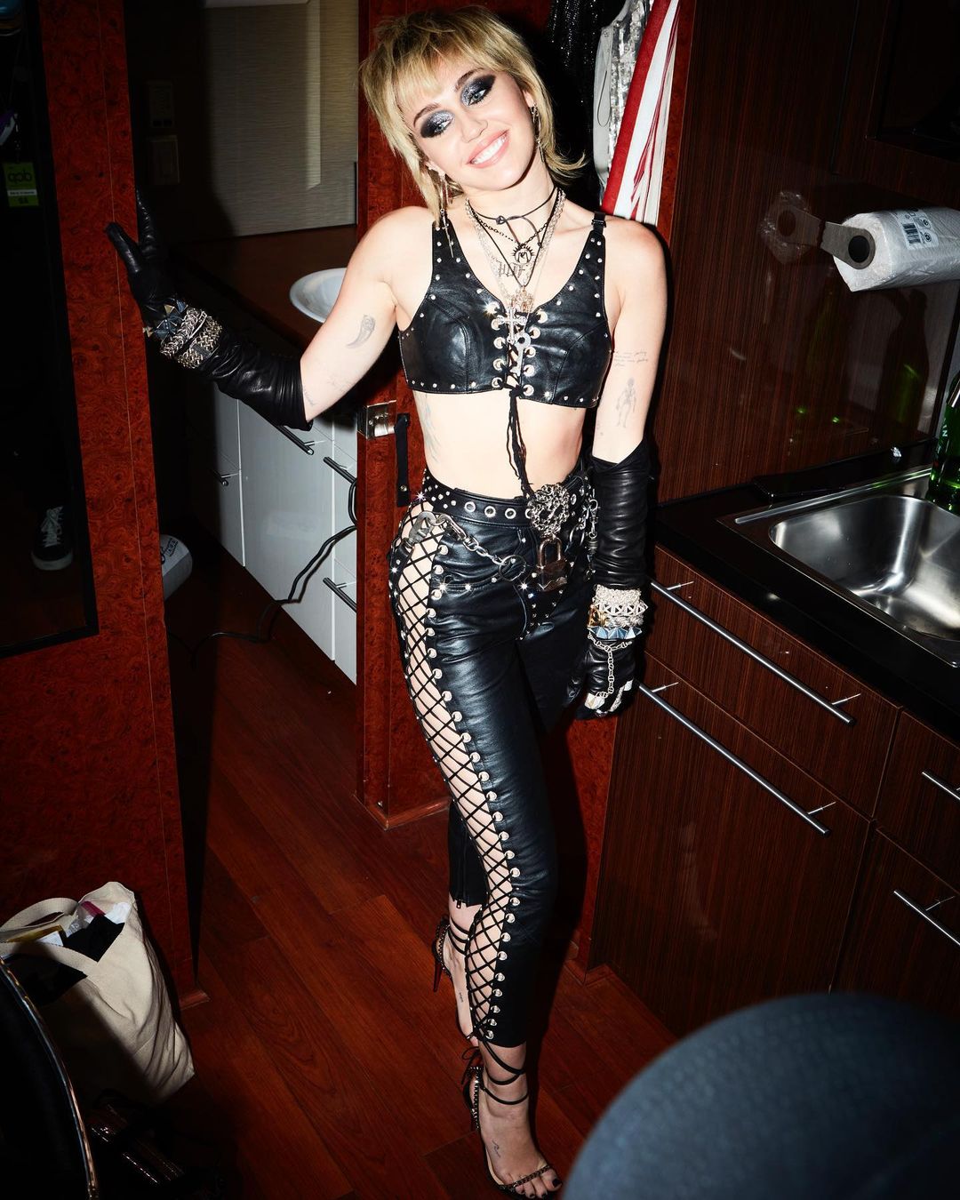 Fotos n°2 : Miley Cyrus est teniendo un Rockin Ao Nuevo!