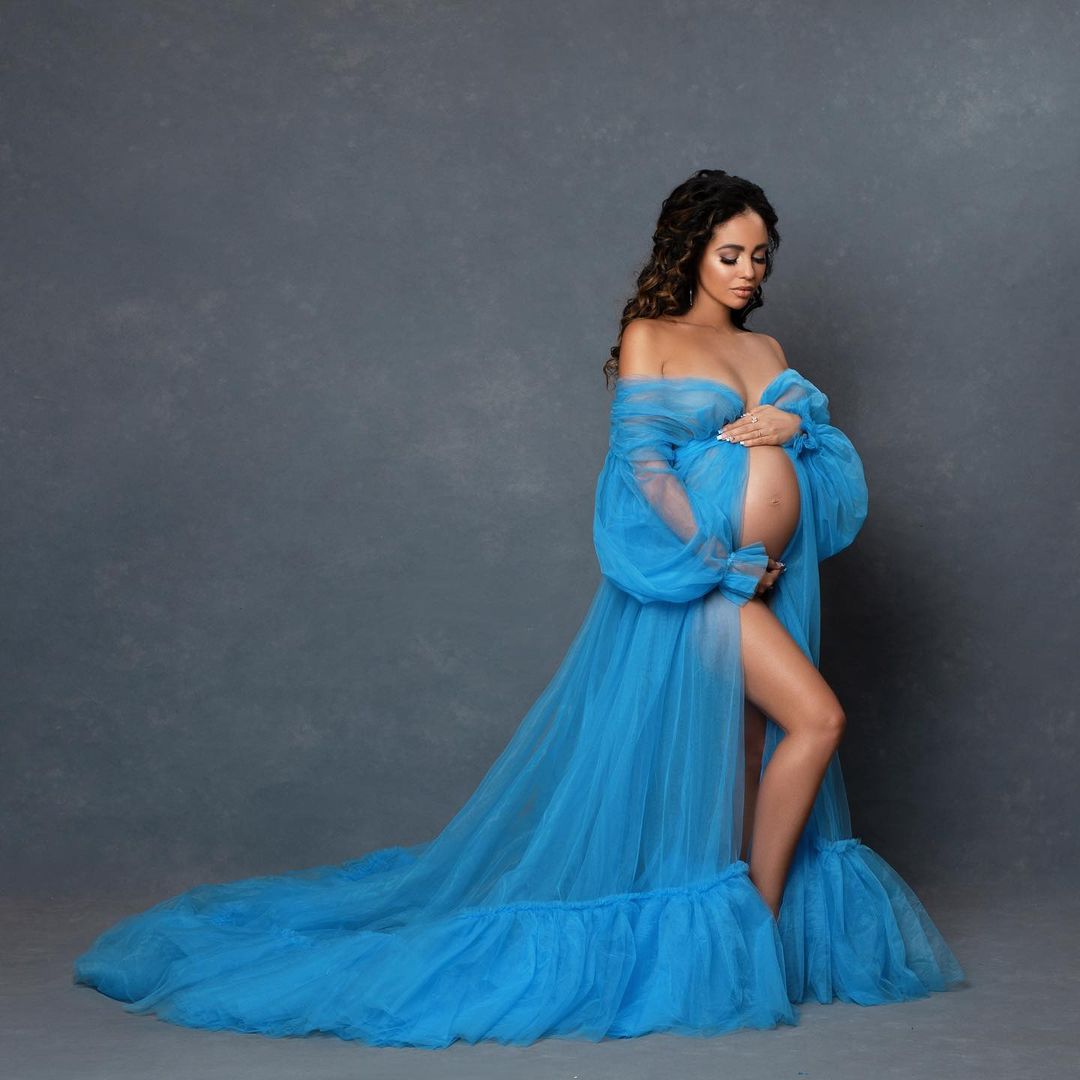 Photos n°3 : Vanessa Morgan Bares All For Her Baby!