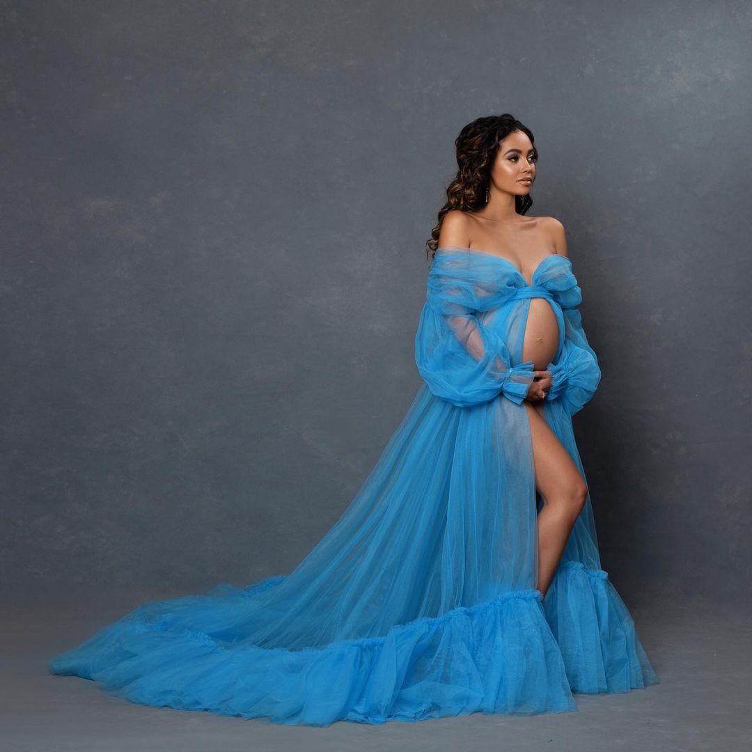 Photos n°4 : Vanessa Morgan Bares All For Her Baby!