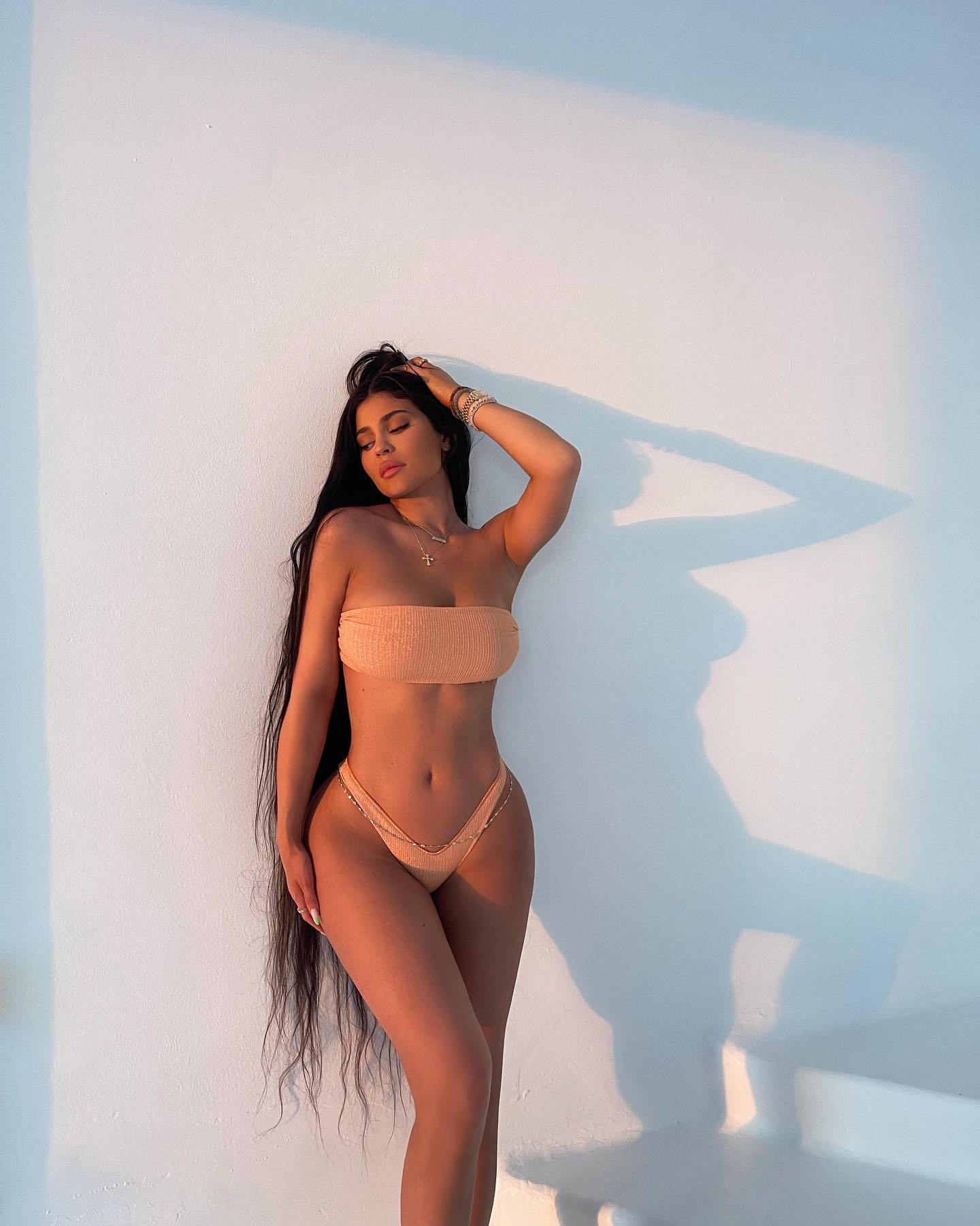 Photos n°2 : Kylie Jenner’s Shadow is Breaking the Internet!
