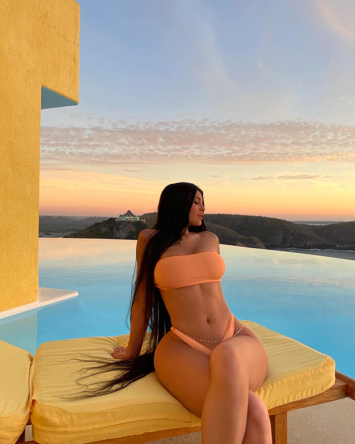 Photos n°4 : Kylie Jenner’s Shadow is Breaking the Internet!
