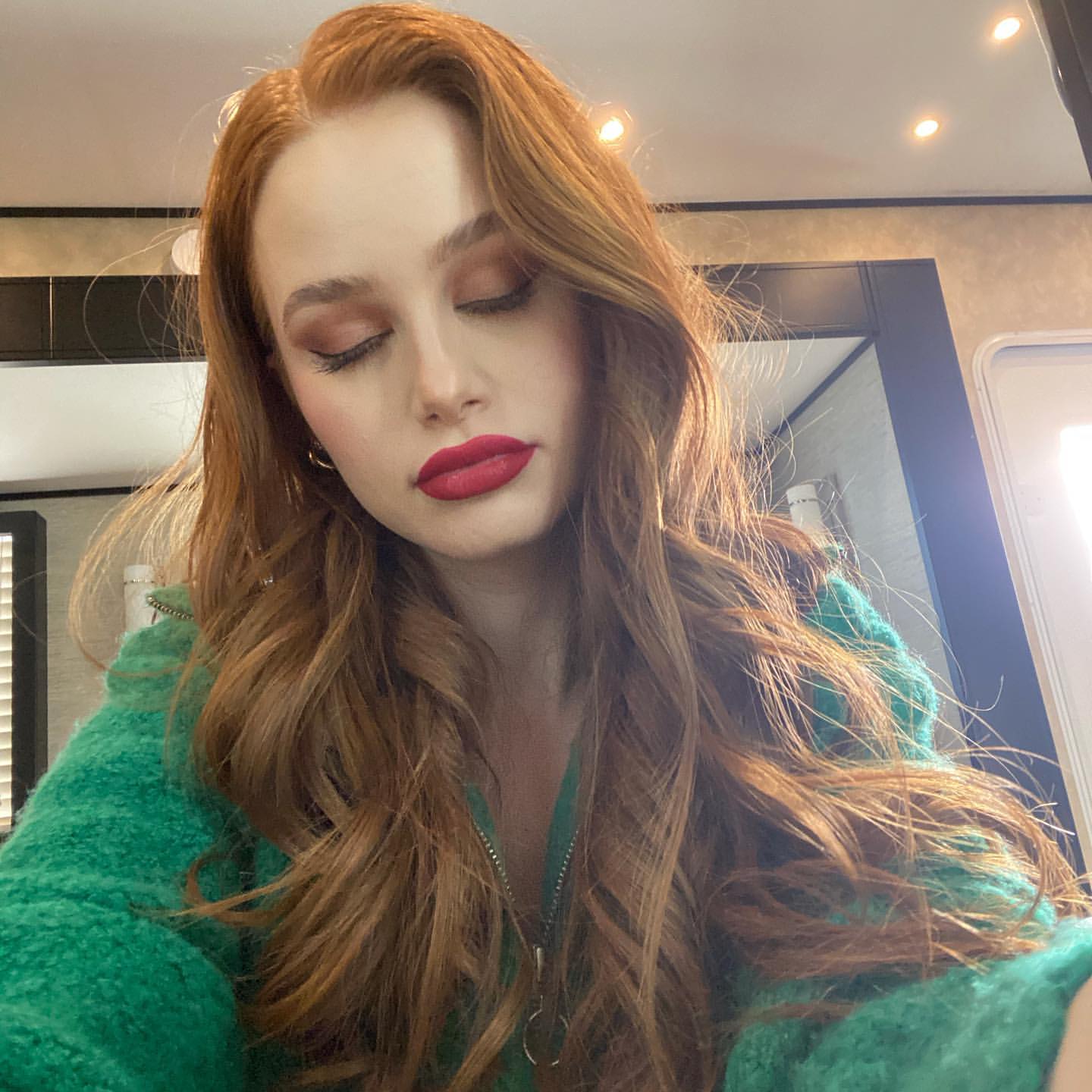 Fotos n°1 : Madelaine Petsch Works Out!