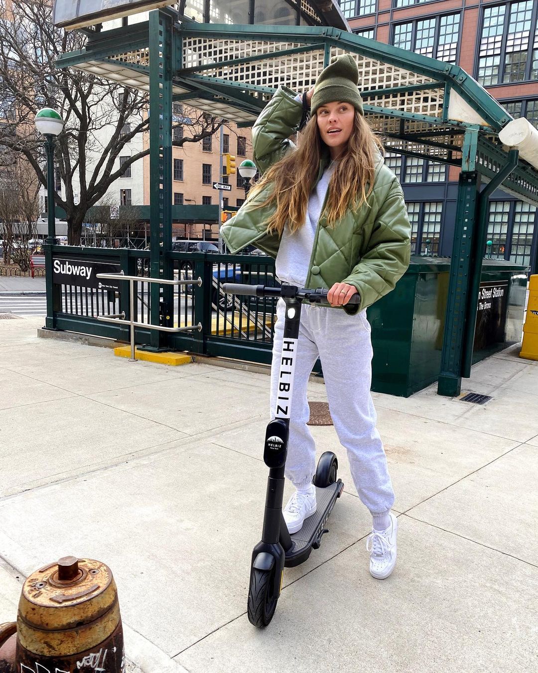 Nina Agdal is Back on the Work Commute! - Photo 5