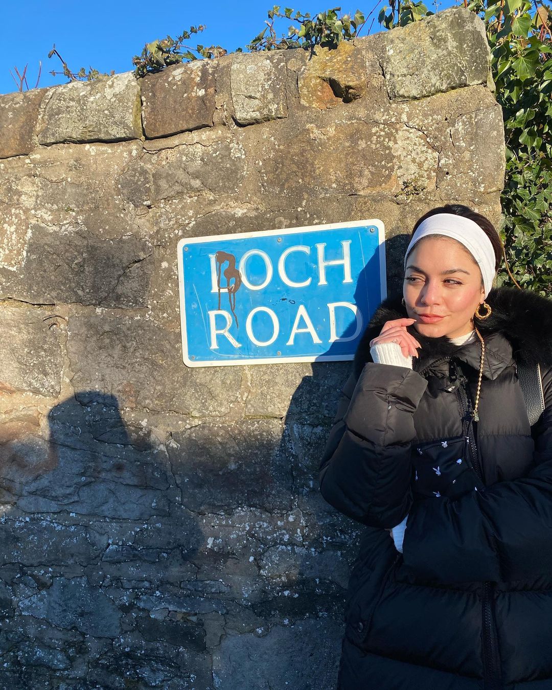 Vanessa Hudgens est à la recherche du Loch Ness! - Photo 4