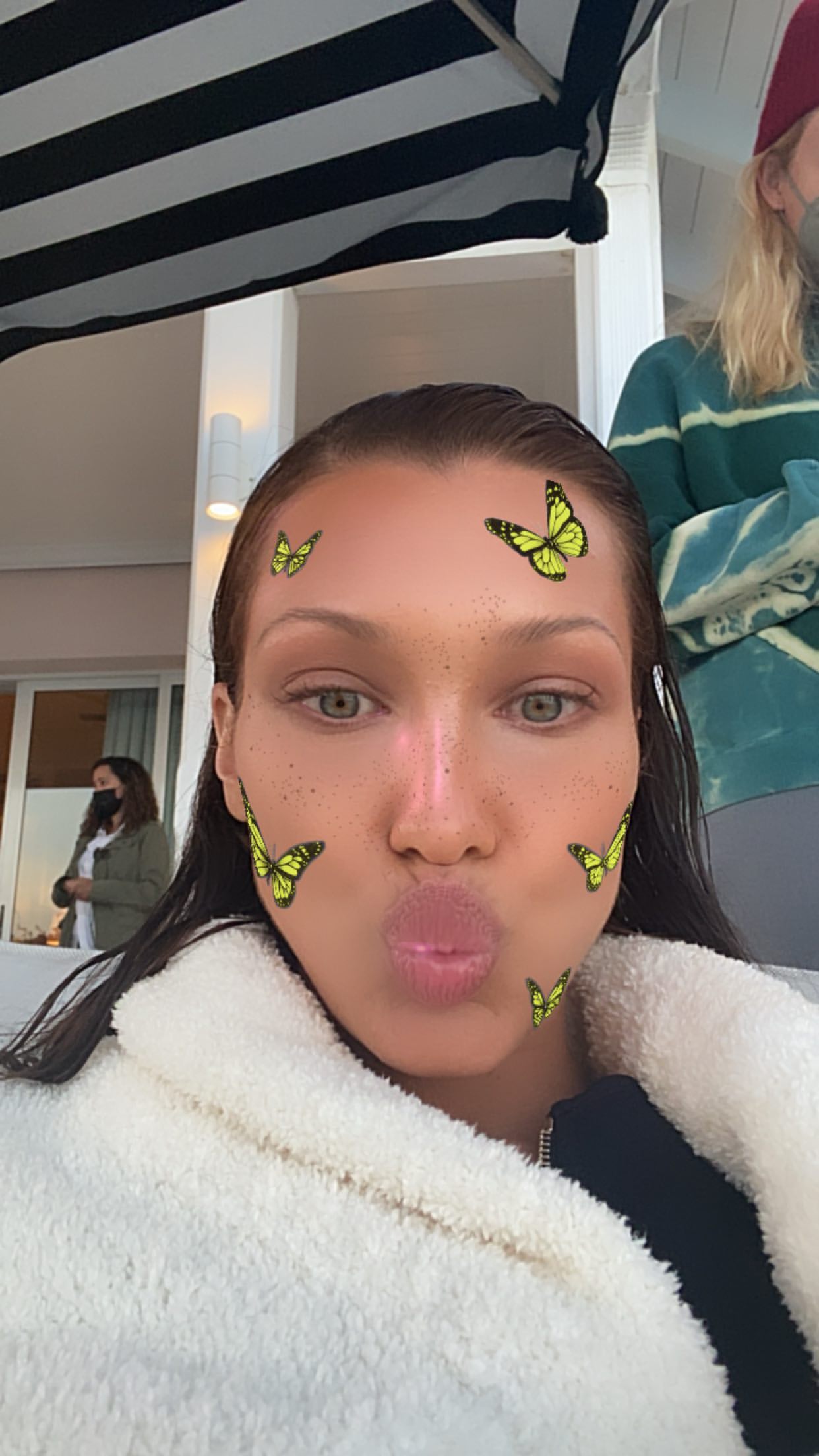 Bella Hadid is Working With a New Look! - Photo 21