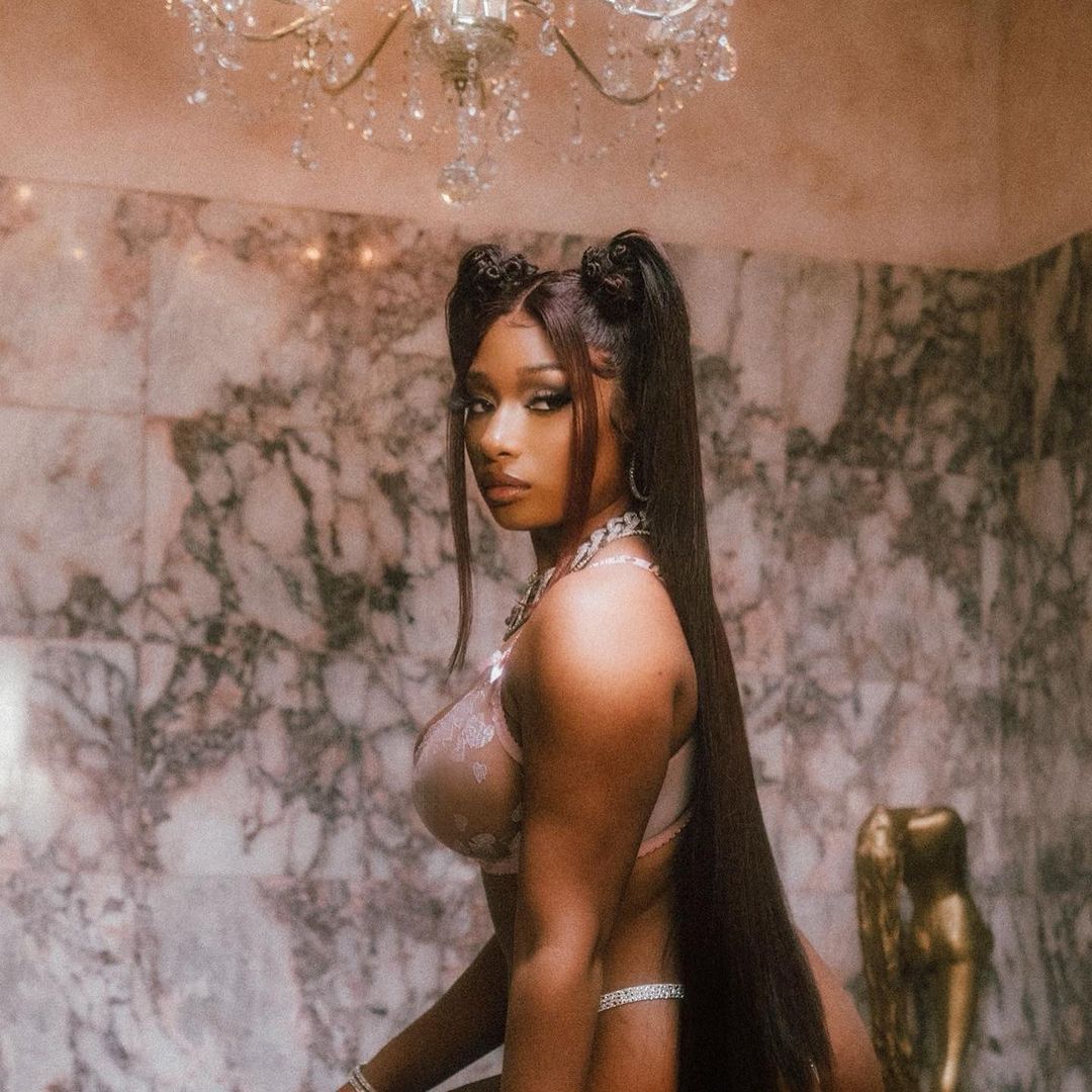 Megan Thee Stallion Working on That 4 Pack! - Photo 4