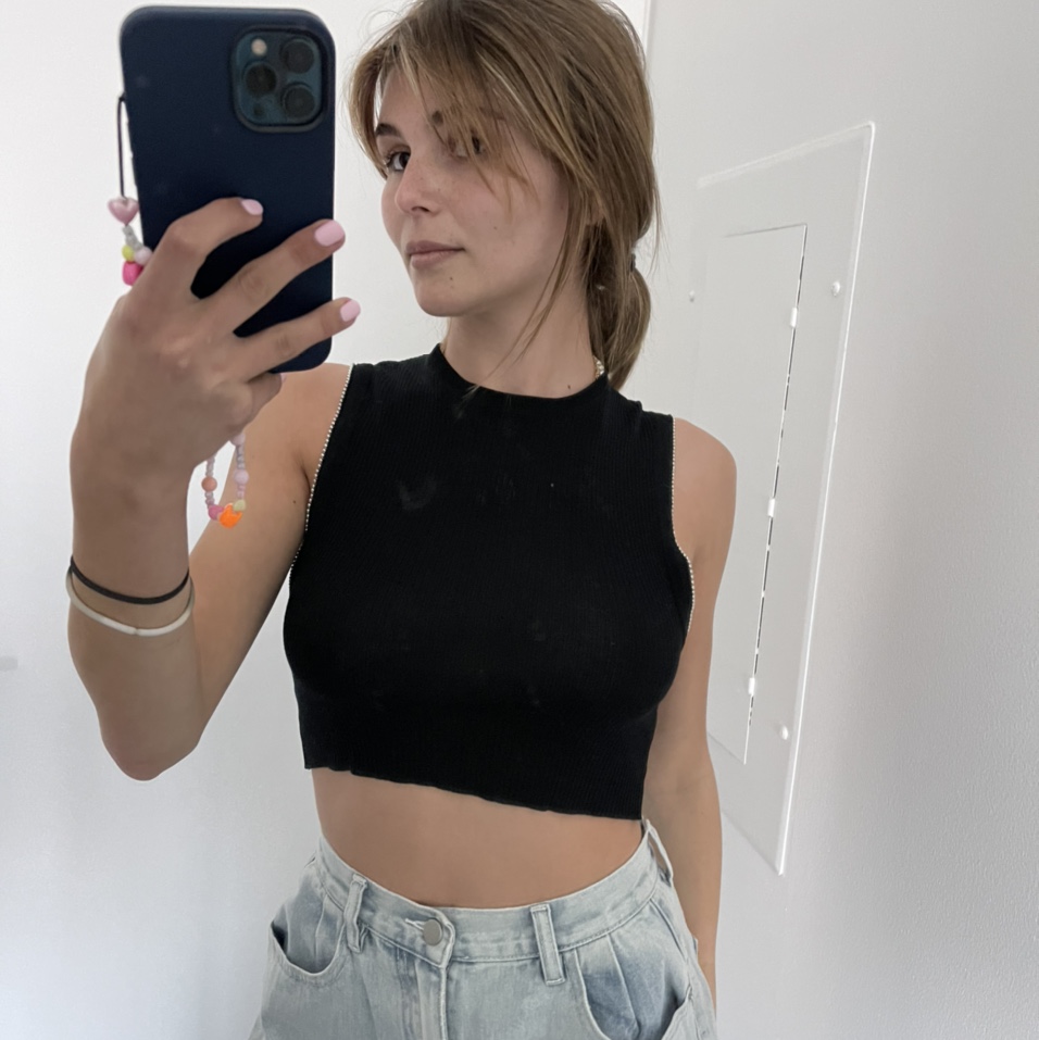 Olivia Jade Wants You to Buy Her Used Clothing! - Photo 24