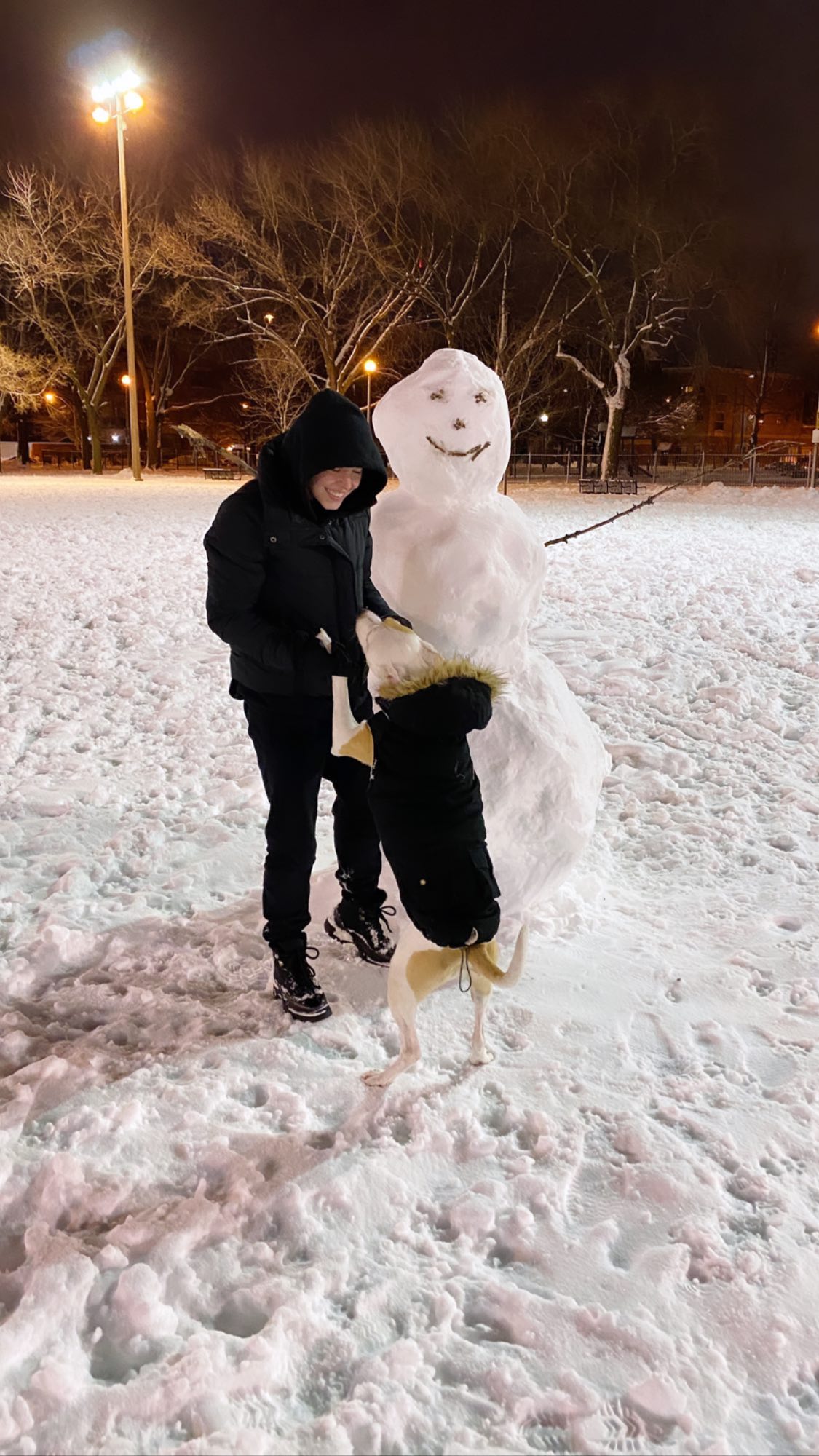 PHOTOS Sydney Sweeney construit une arme de bonhommes de neige! - Photo 4