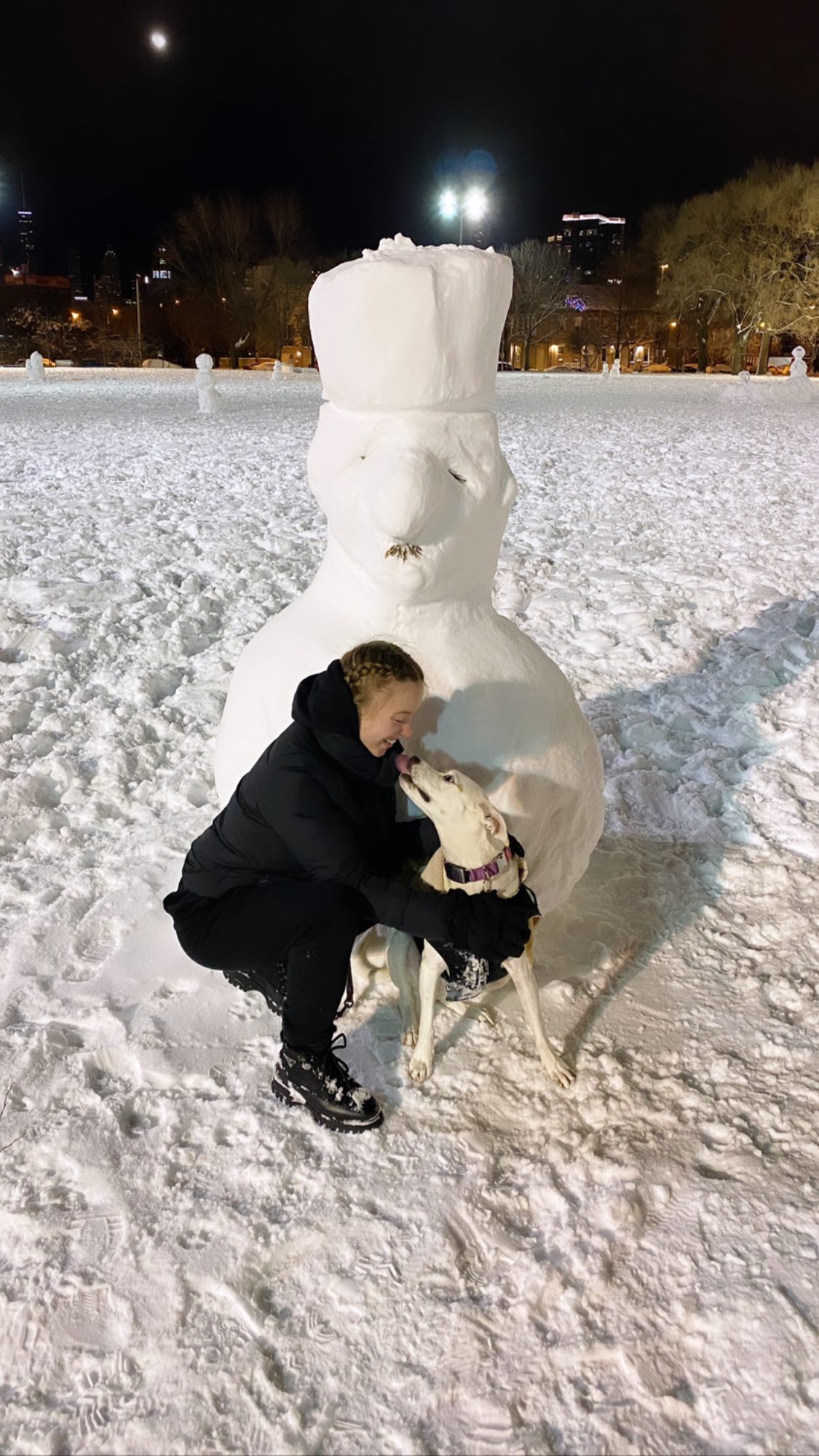 PHOTOS Sydney Sweeney construit une arme de bonhommes de neige! - Photo 5