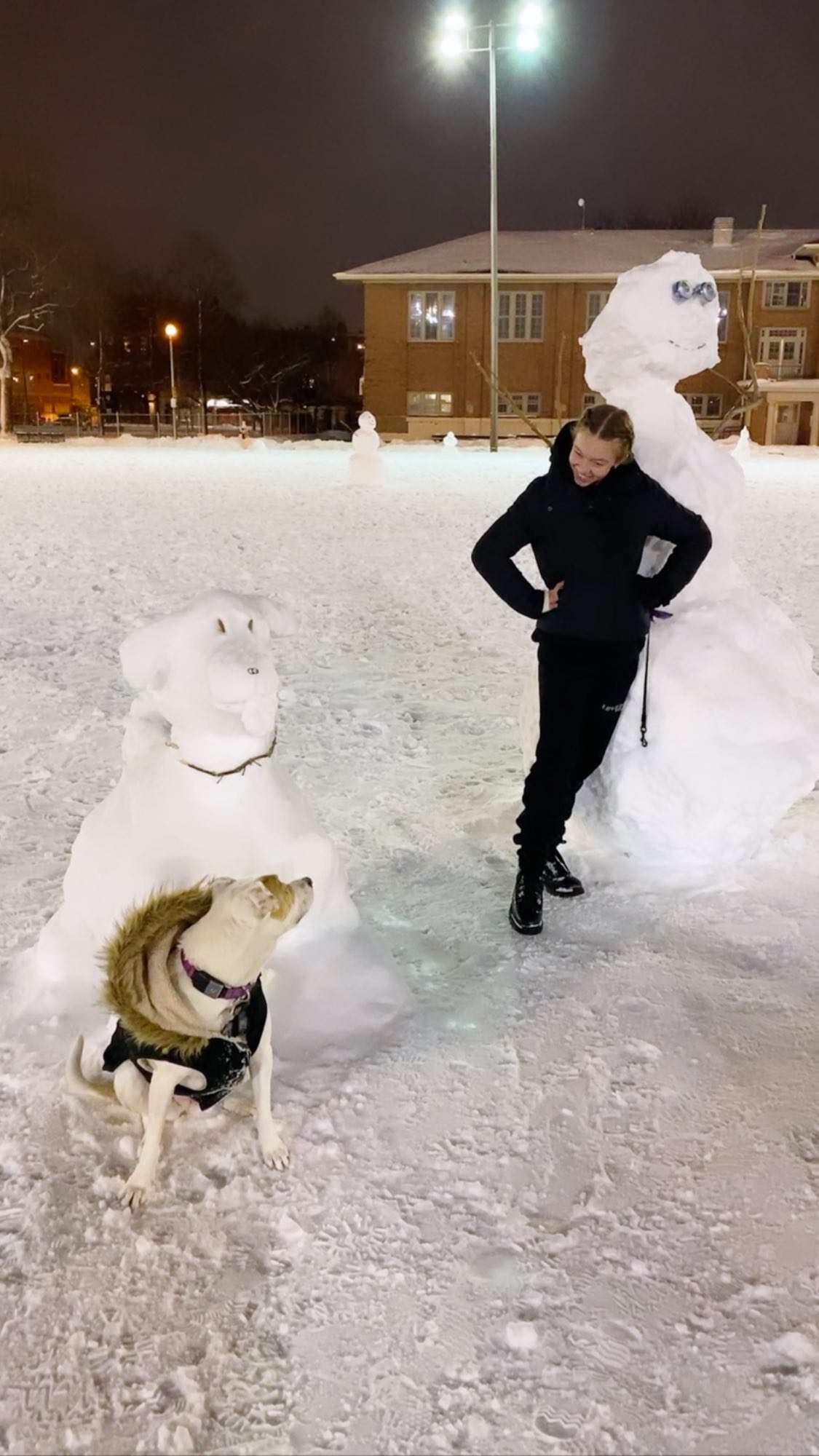 PHOTOS Sydney Sweeney construit une arme de bonhommes de neige! - Photo 6