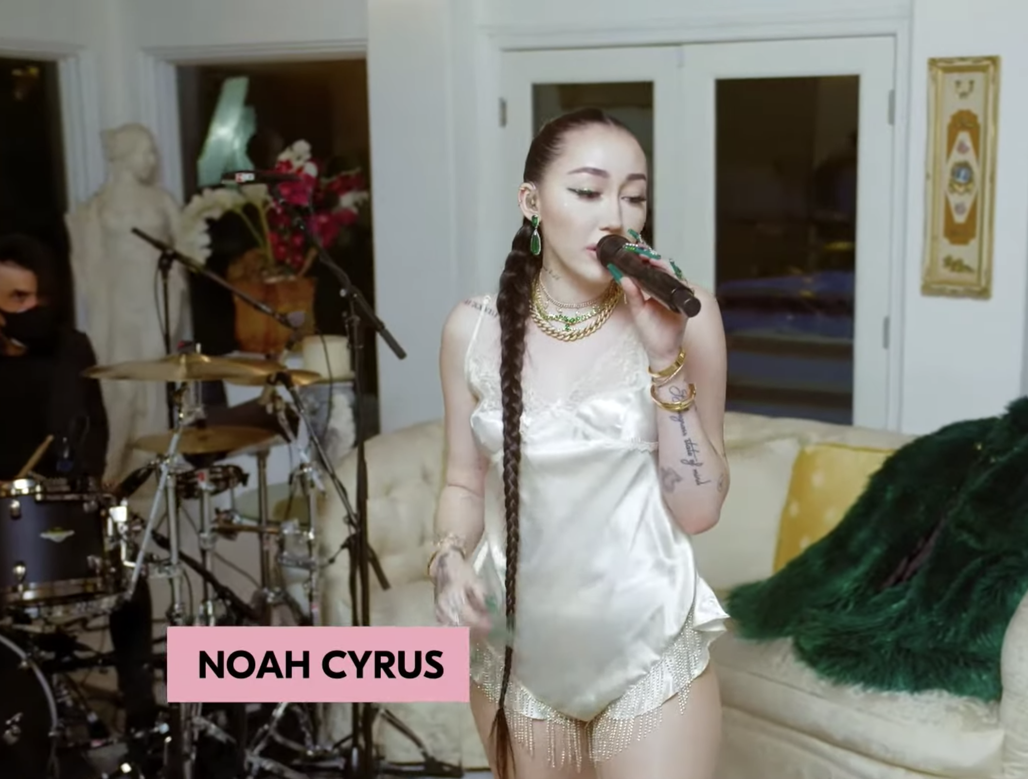Noah Cyrus Takes the Stage! - Photo 41