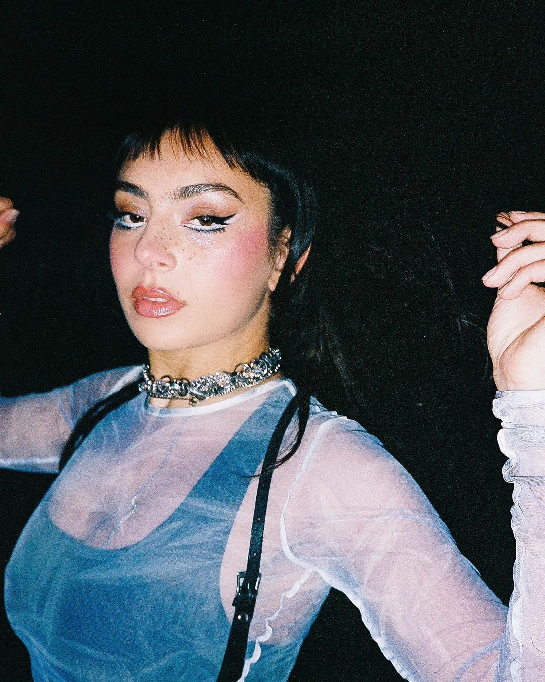 Photos n°61 : Charli XCX Looks Hot In It!