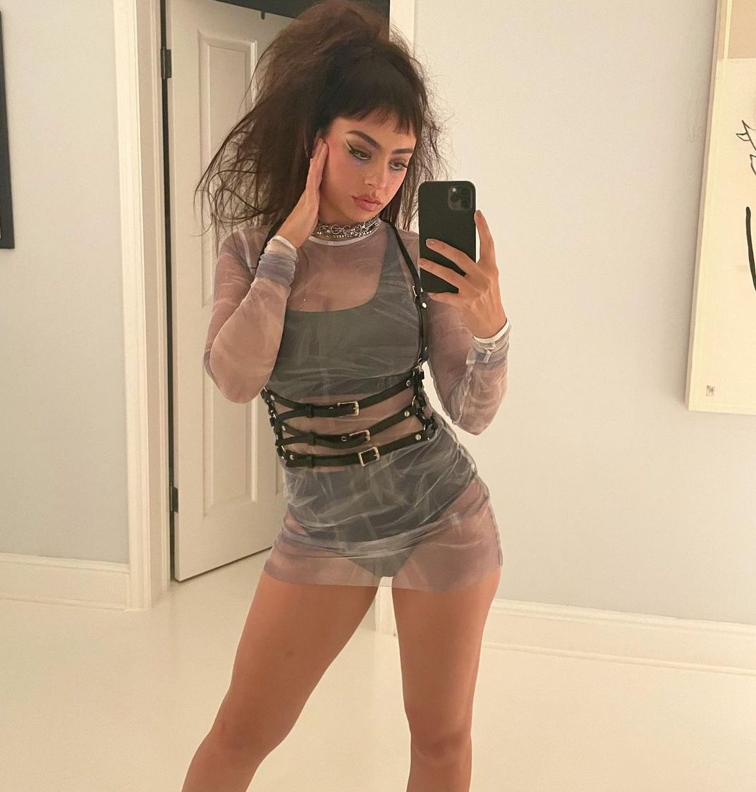 Photos n°63 : Charli XCX Looks Hot In It!