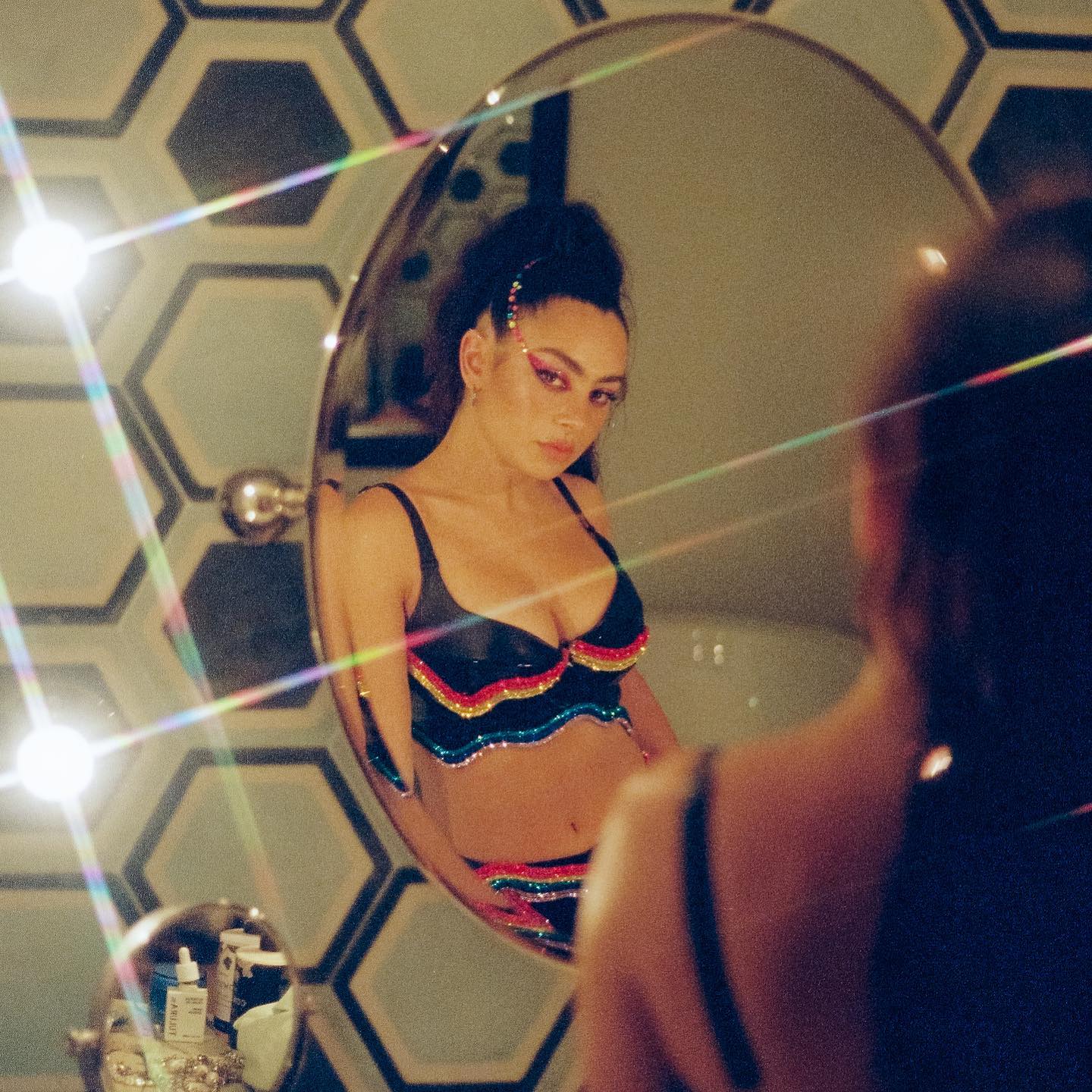 Photos n°59 : Charli XCX Drops Hot In It!