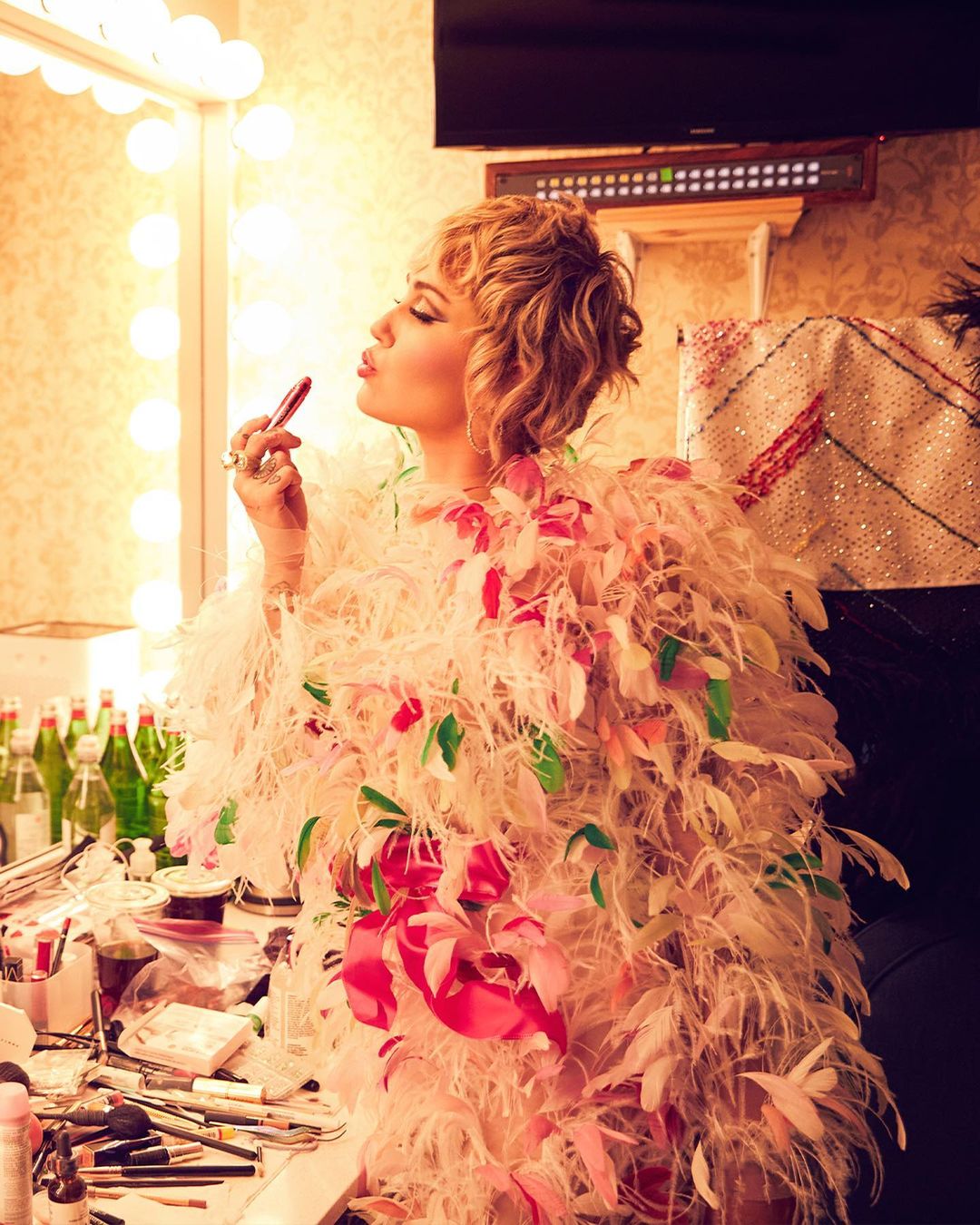 FOTOS Miley Cyrus lanzar un nuevo video este viernes! - Photo 56