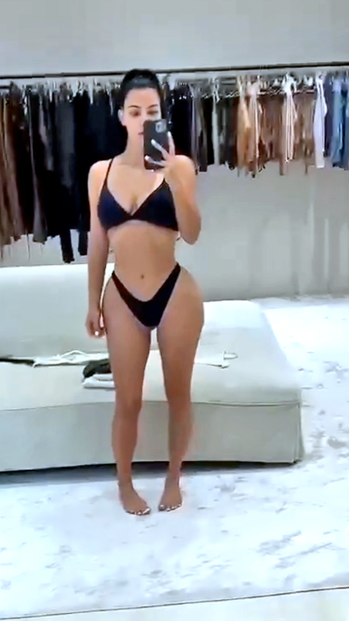 Photos n°46 : Kim Kardashian Gets Taped Up for Fashion!