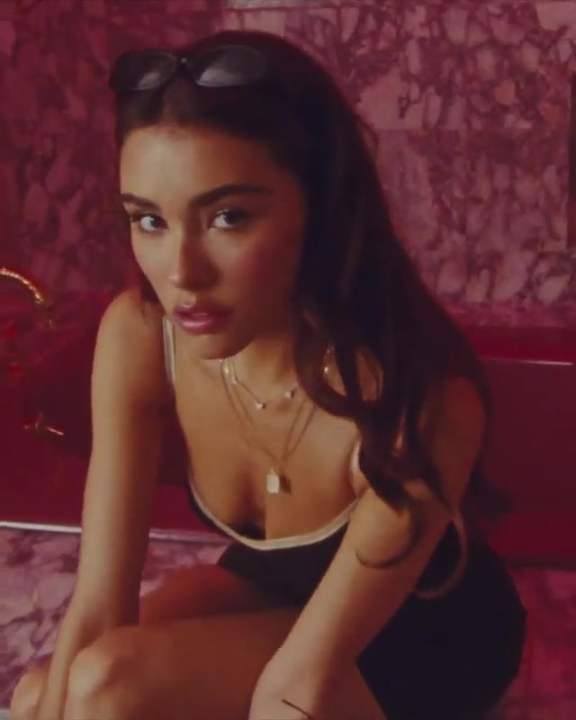 Watch Madison Beer Do 9 Things She’s Never Done! - Photo 28