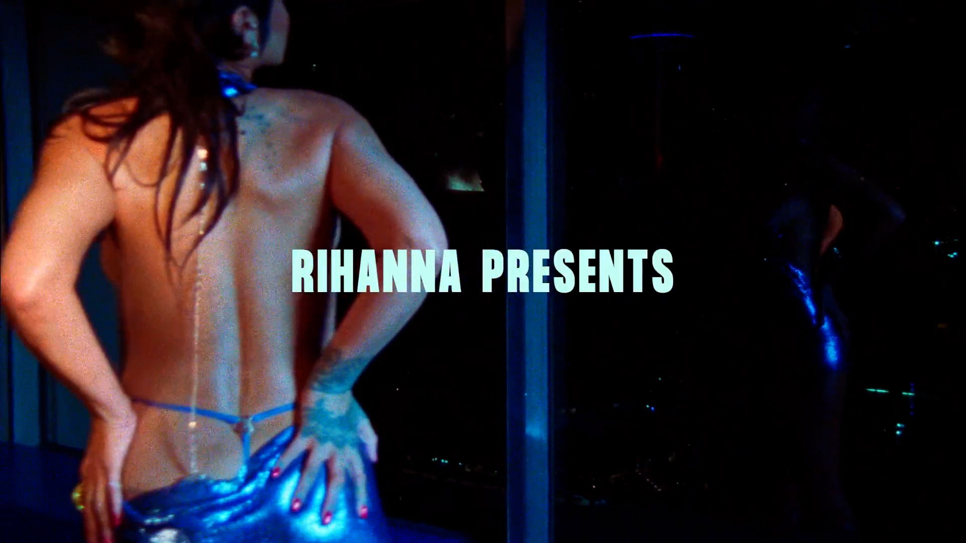Photo n°34 : Rihanna vole la vedette !