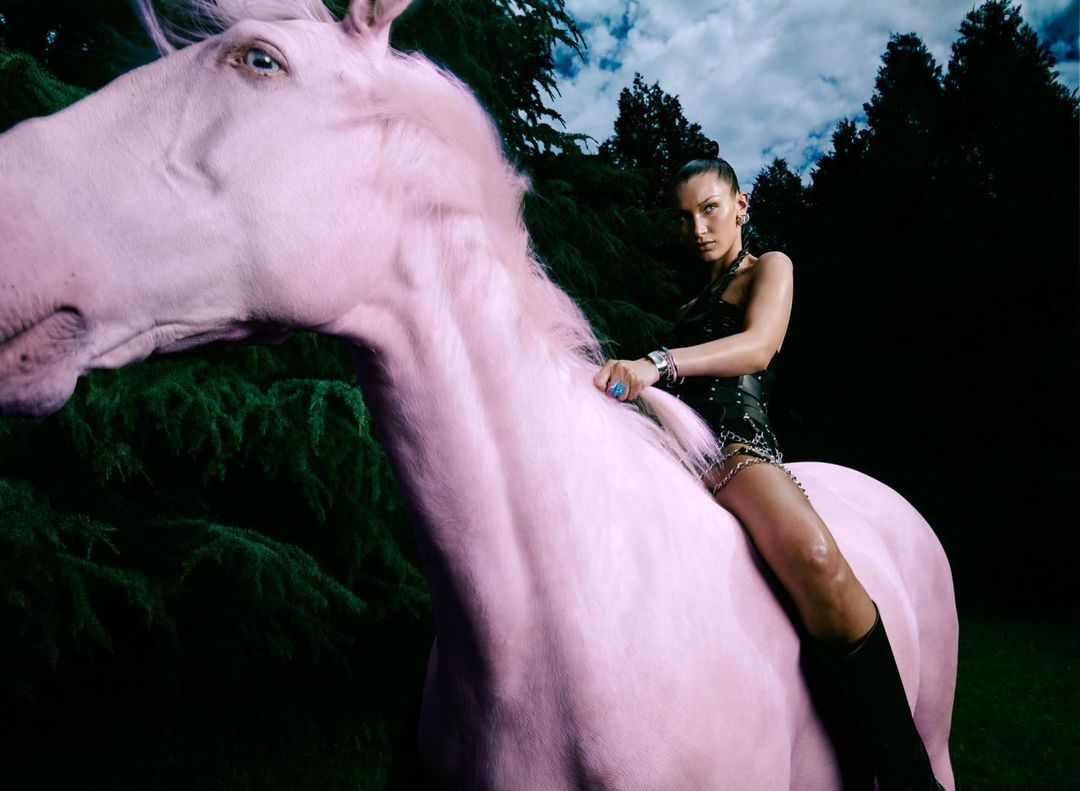 Photos n°13 : Bella Hadid Rides for Pop Mag!