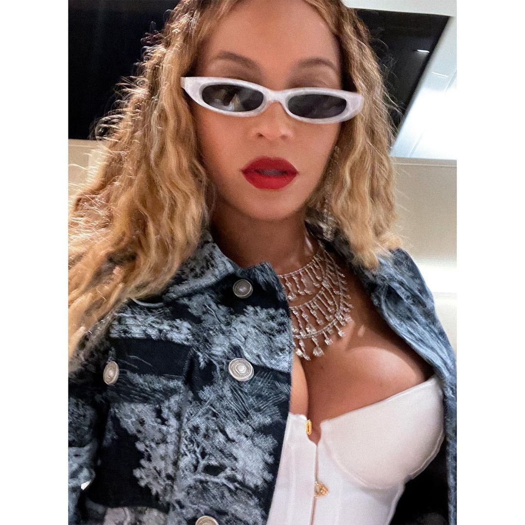 Beyoncé?s Got The Jewels On! - Photo 1