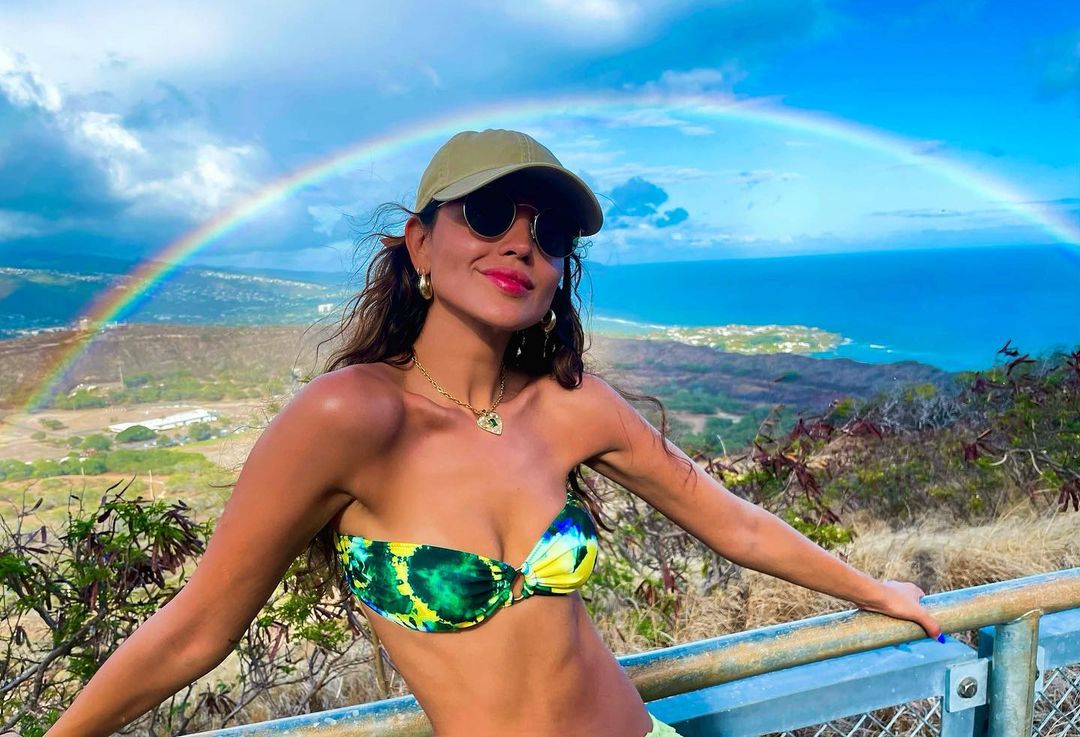 Eiza Gonzalez Shows Off Her Bikini Body in New Selfie! - Photo 16