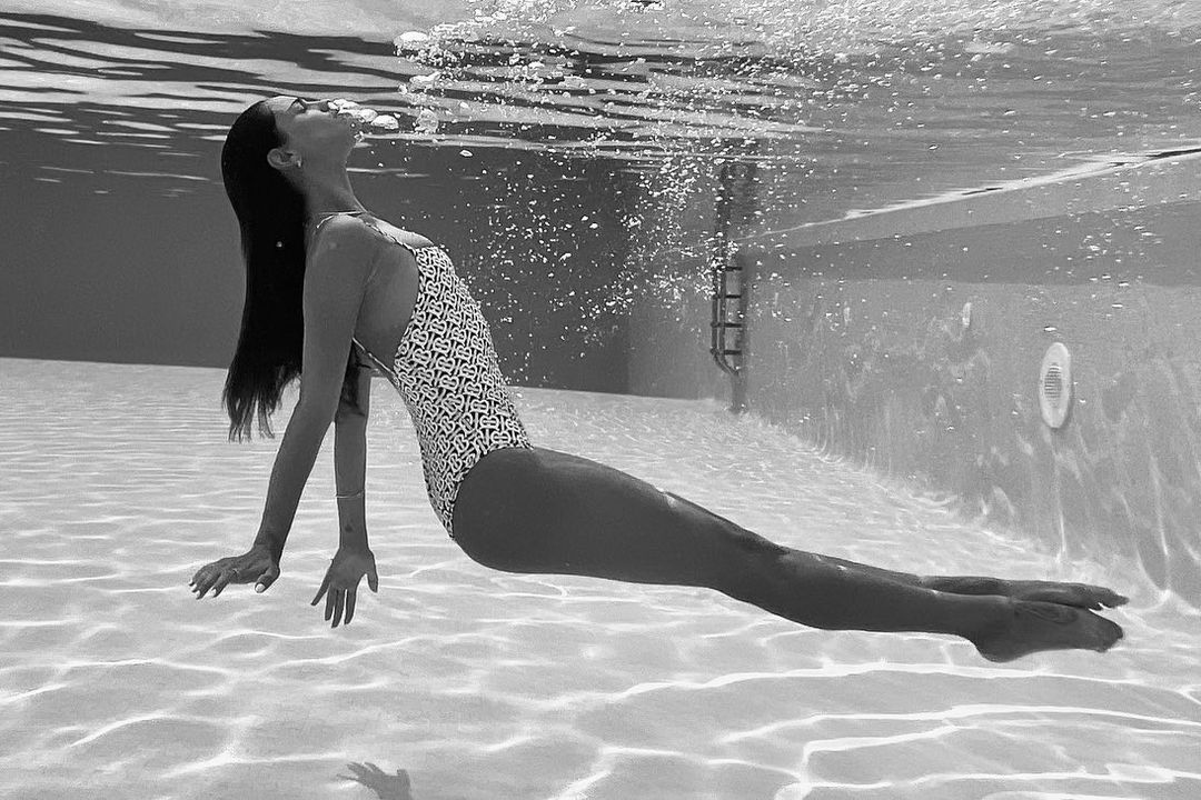 Photo n°5 : Eiza Gonzalez sous l?eau!