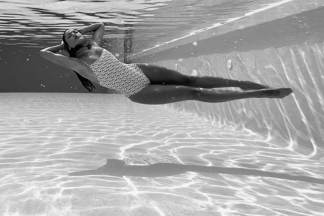 Photo n°4 : Eiza Gonzalez sous l?eau!