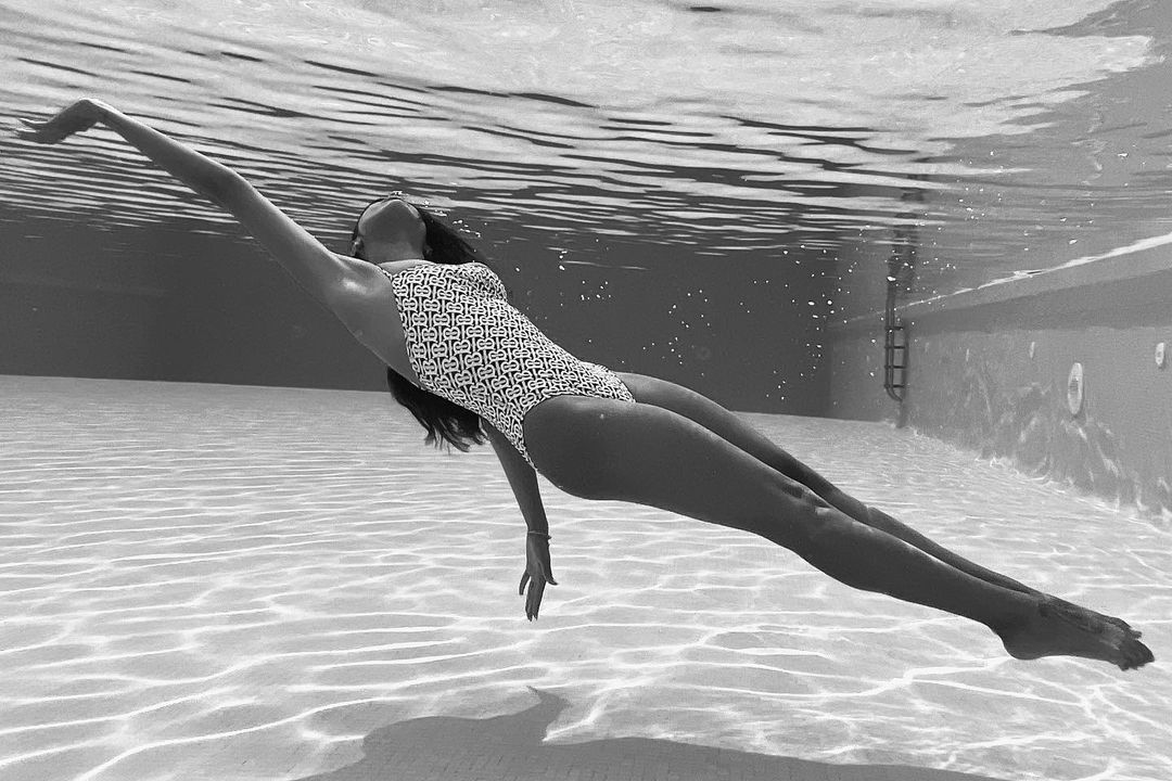 Photo n°3 : Eiza Gonzalez sous l?eau!