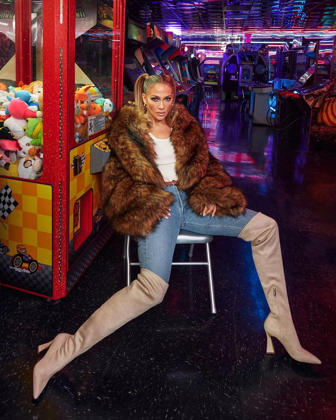 PHOTOS Jennifer Lopez  The Arcade!