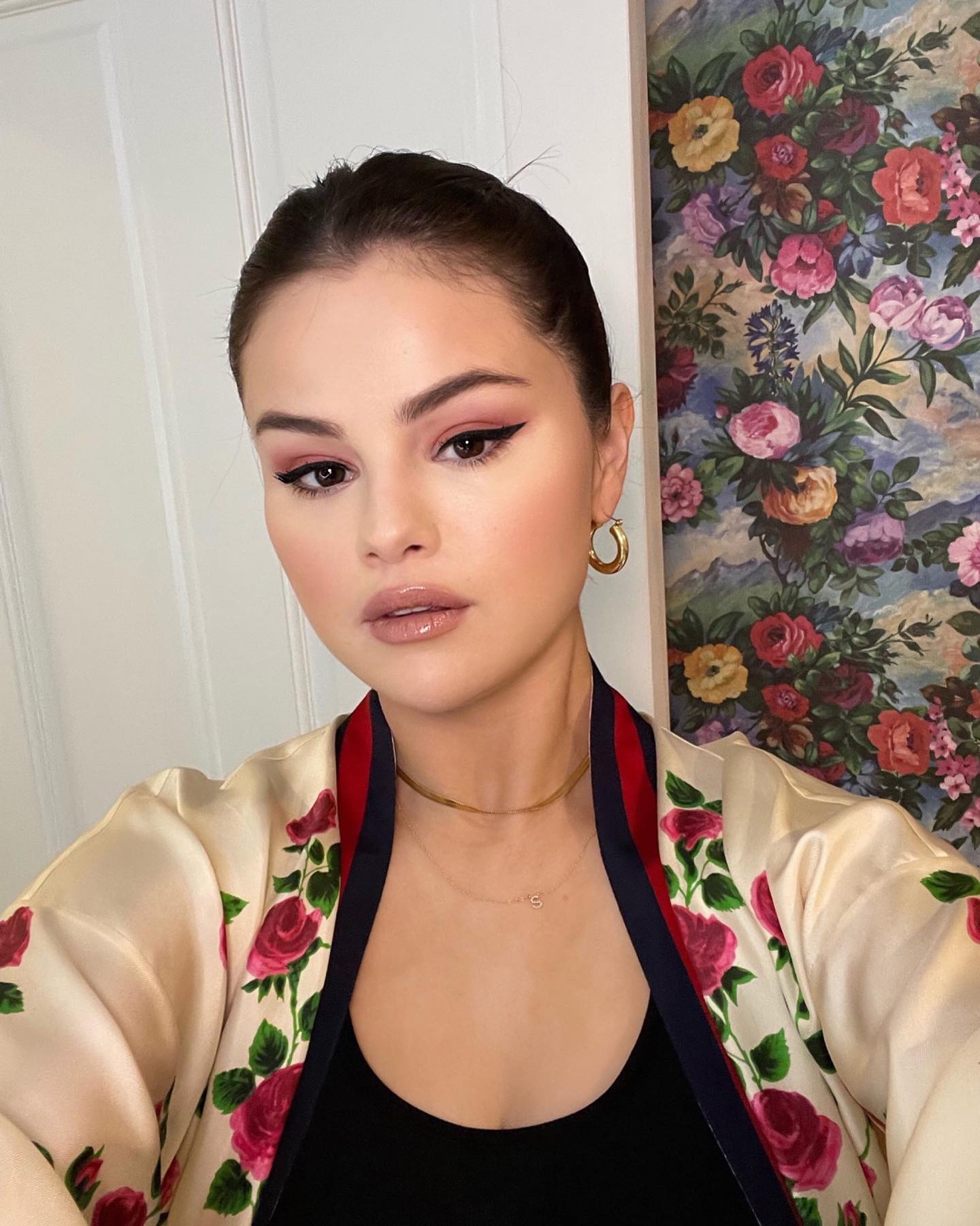 PHOTOS Selena Gomez partage un tutoriel de maquillage tard dans la nuit!