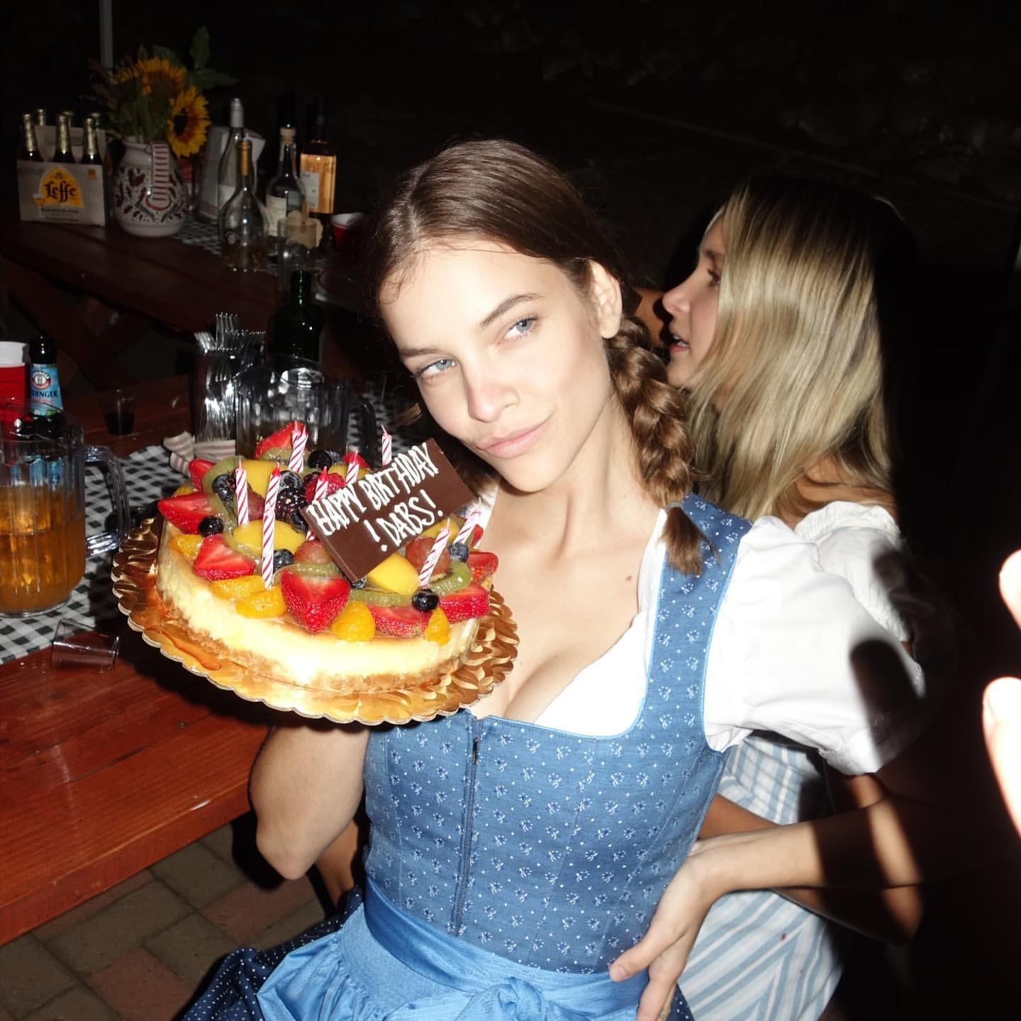 PHOTOS L?anniversaire de Barbara Palvin  l?Oktoberfest! - Photo 10