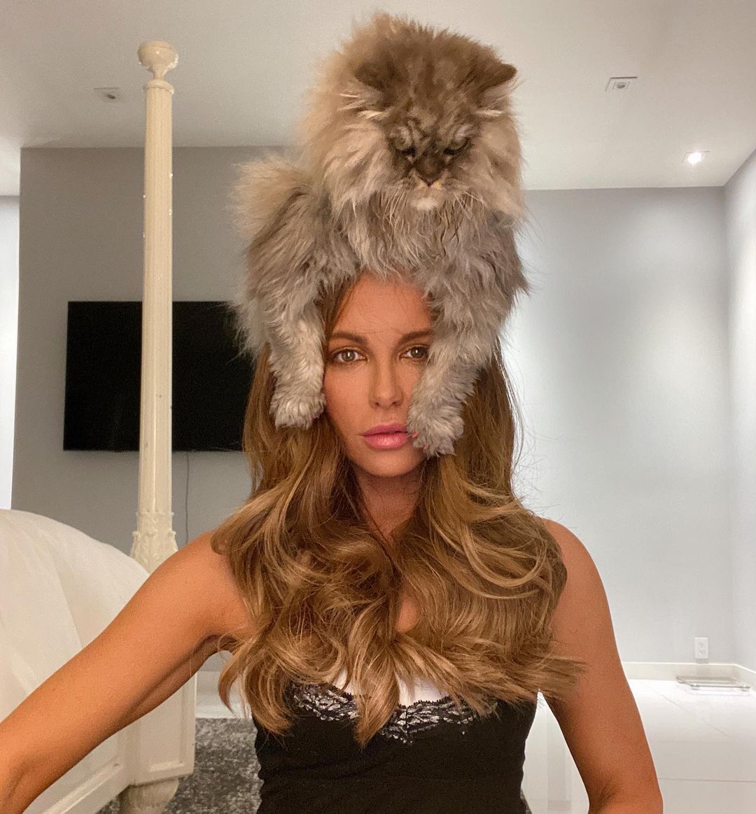 Kate Beckinsale’s New Hat is Pretty Epic! - Photo 1