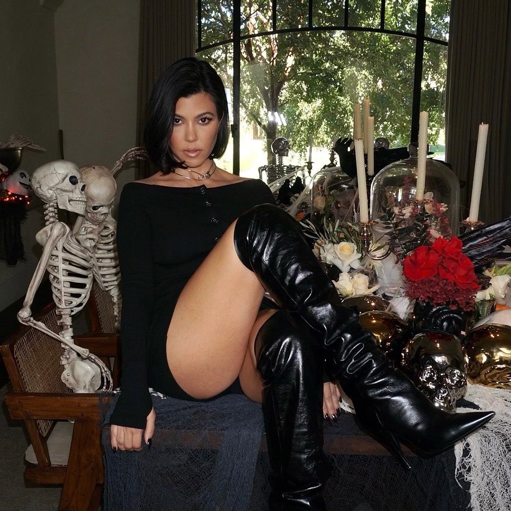 Kourtney Kardashian’s Spooky Selfies! - Photo 1
