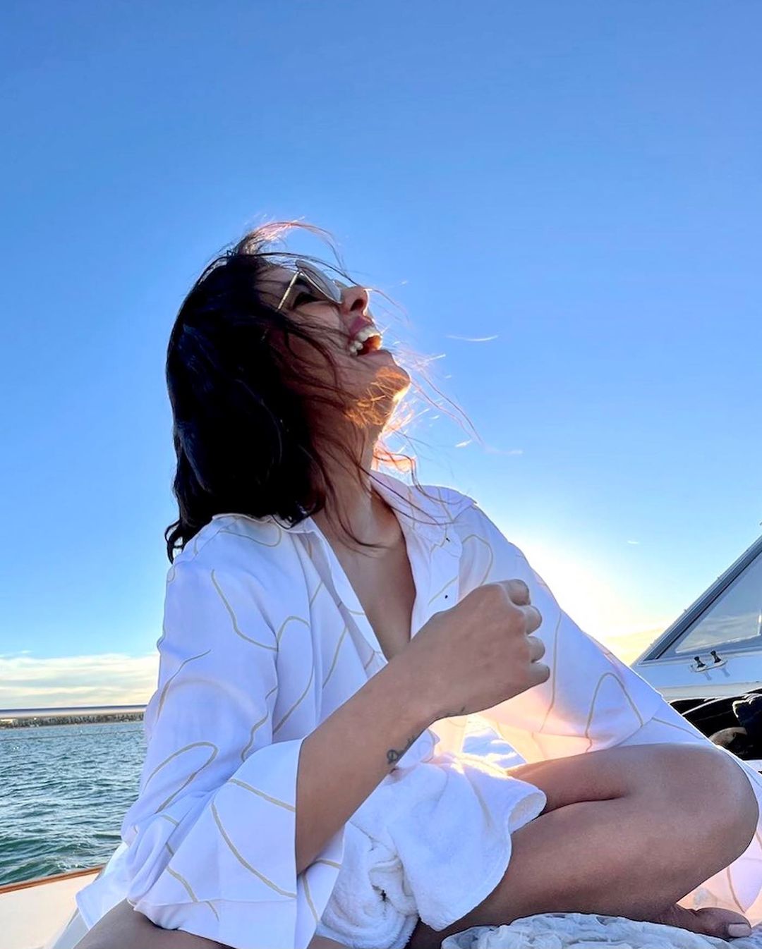 FOTOS Priyanka Chopra est en un barco! - Photo 1