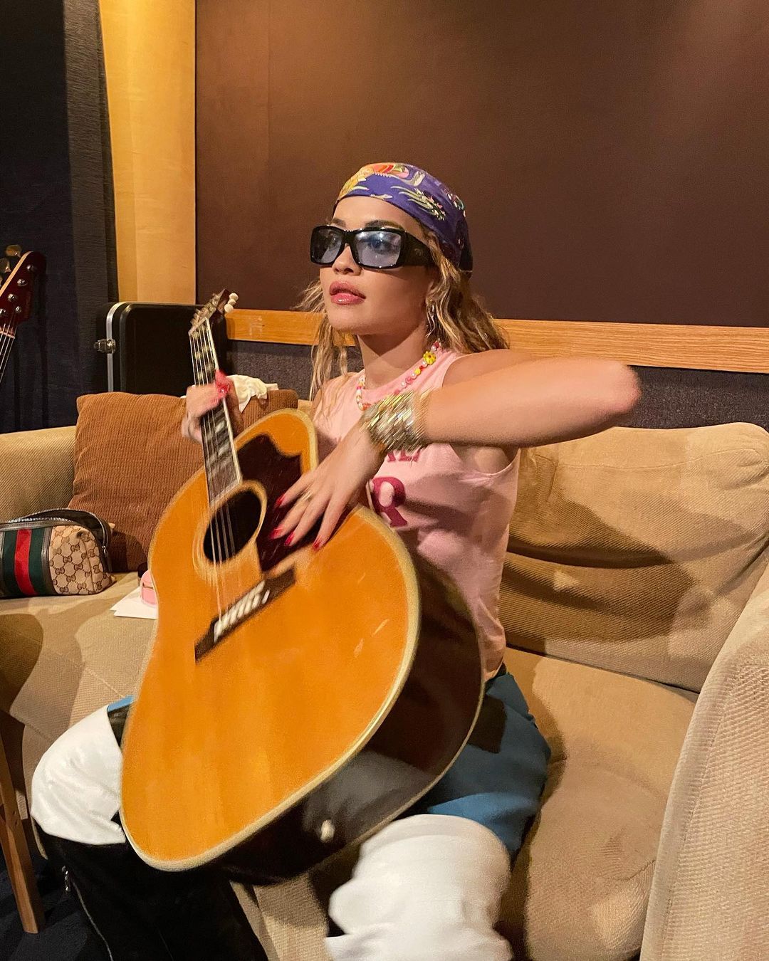 Photos n°44 : Rita Ora Wears Her Bikini to The Studio!