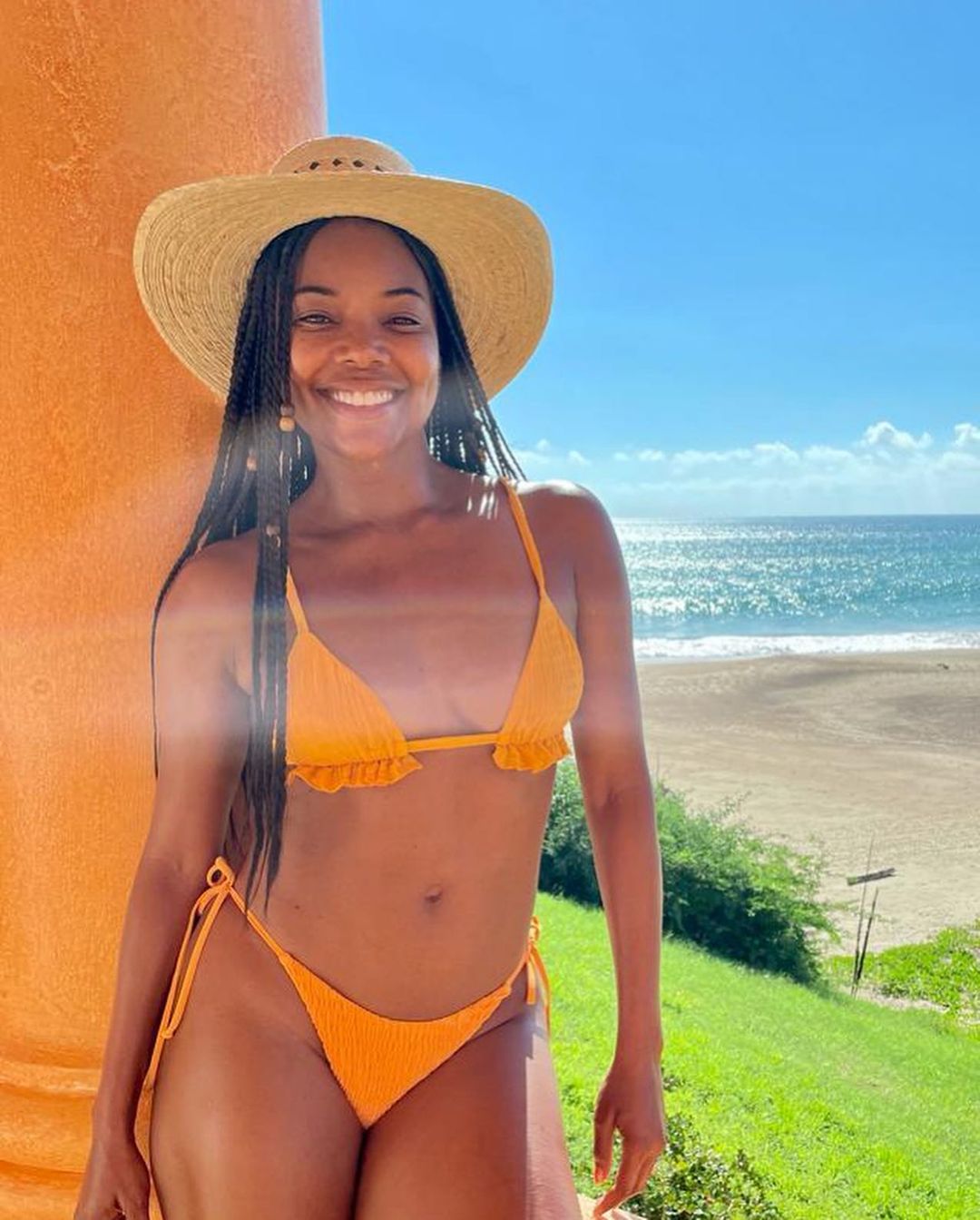 Gabrielle Union is On Island Time! - Photo 16