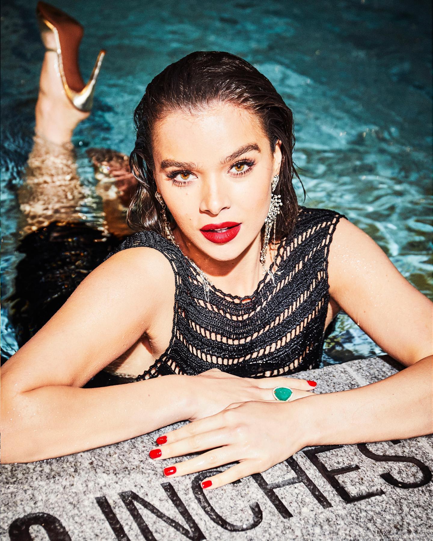 Behind the Scenes With Hailee Steinfeld! - Photo 3
