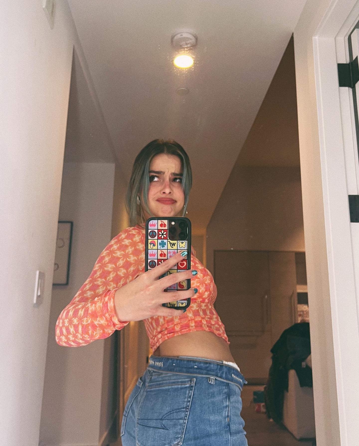 Addison Rae’s Mirror Selfies! - Photo 2