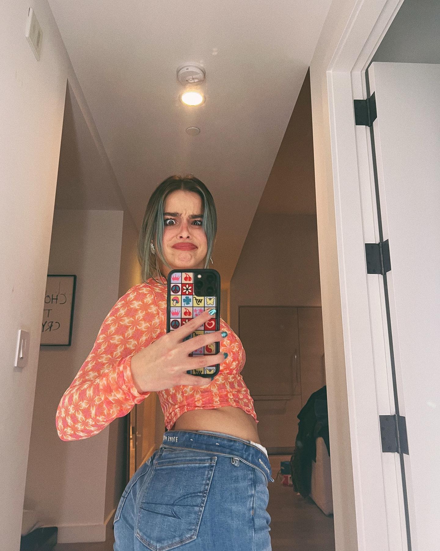 Addison Rae’s Mirror Selfies! - Photo 1