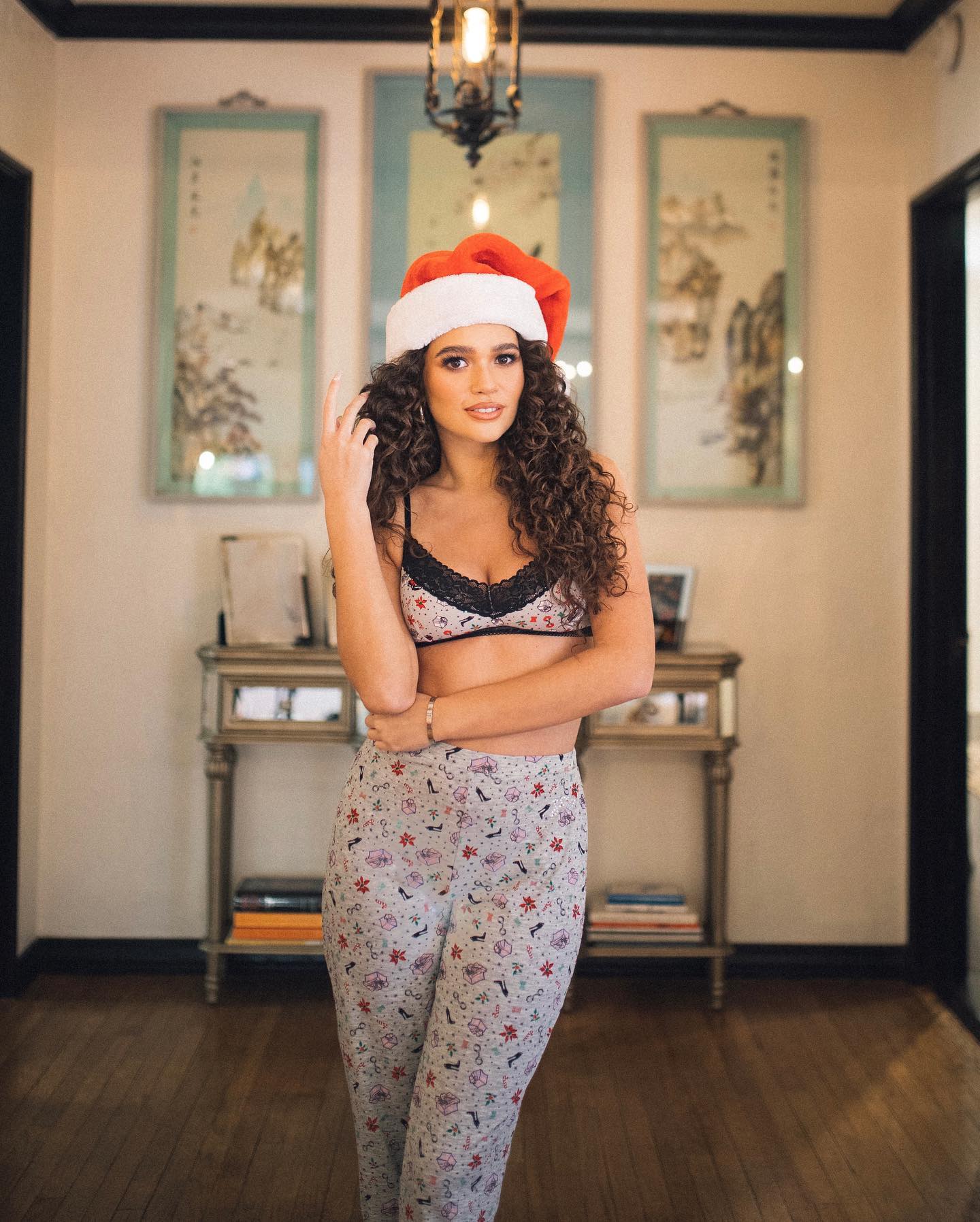 FOTOS Madison Pettis se pone sexy para Navidad! - Photo 9