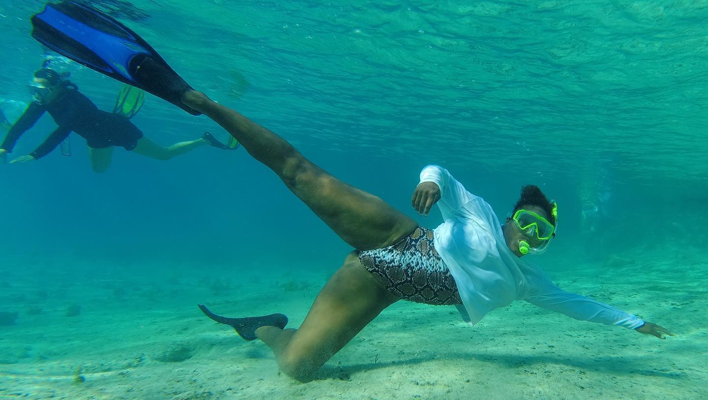 Photo n°1 : Serena Williams va sous l?eau!
