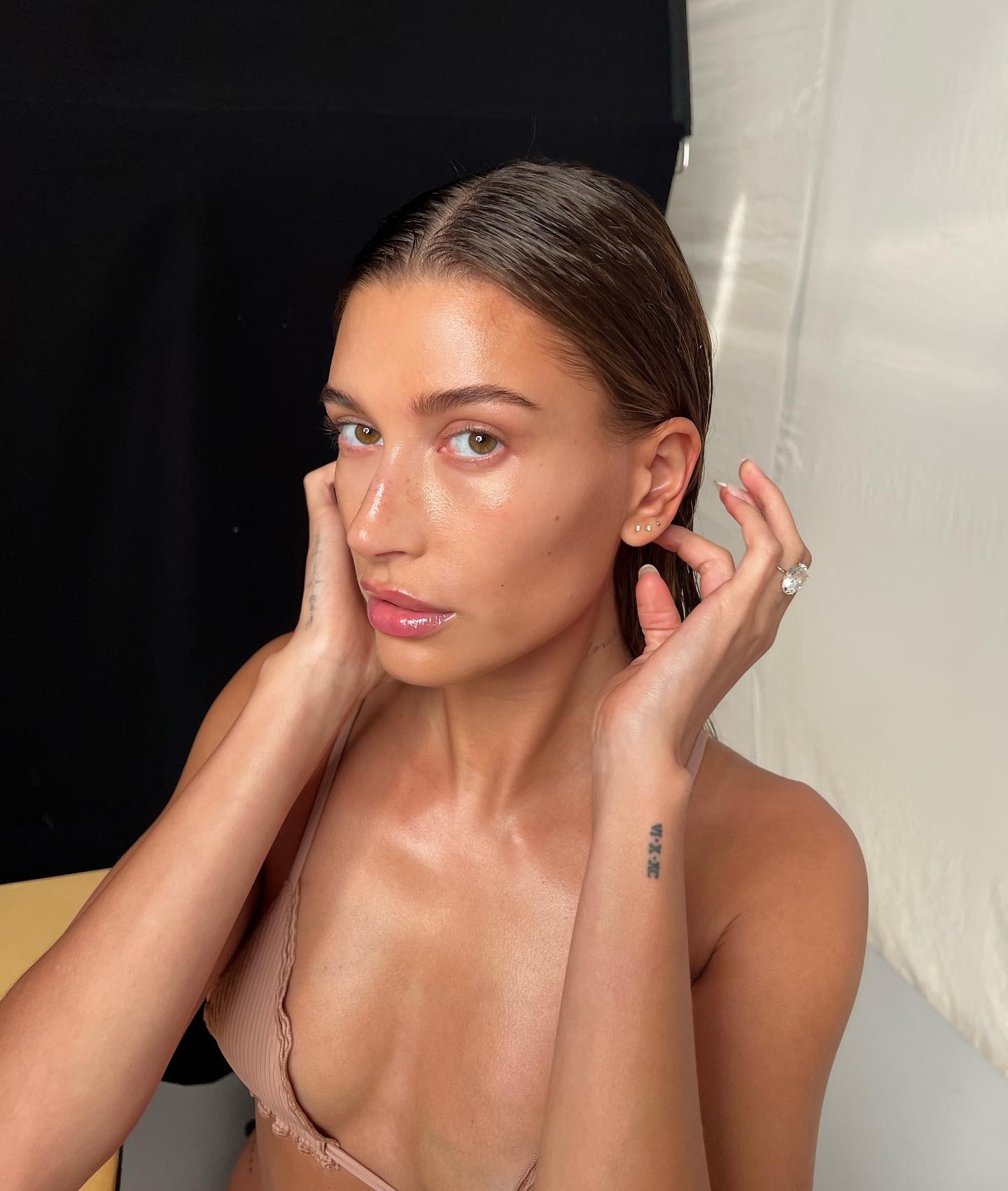 Photos n°39 : Hailey Bieber Shows Off Her Sweet Side!