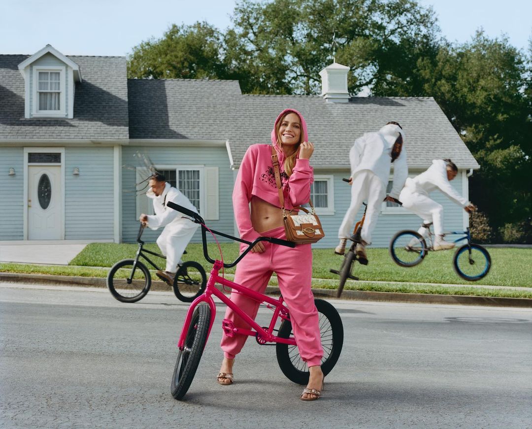 Jennifer Lopez Leads the Bike Gang! - Photo 0