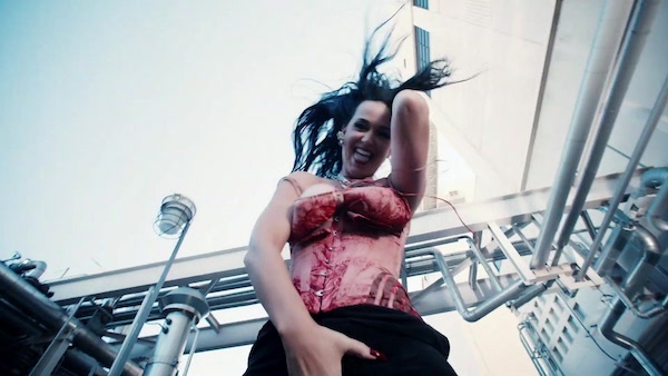 Photo n°5 : Katy Perry monte sur la scne SNL !