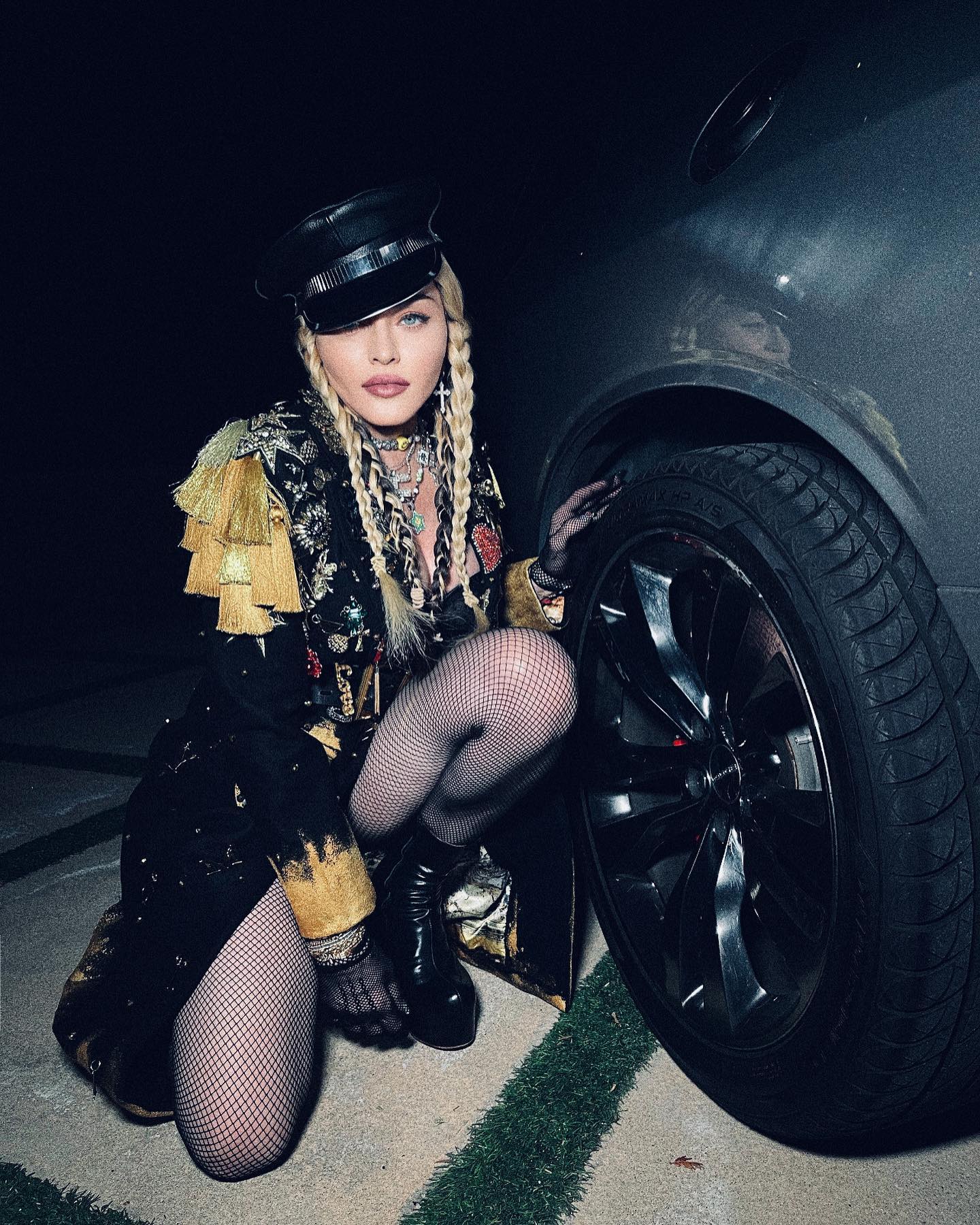 PHOTOS Madonna Rocks cheveux roses et rsilles! - Photo 25