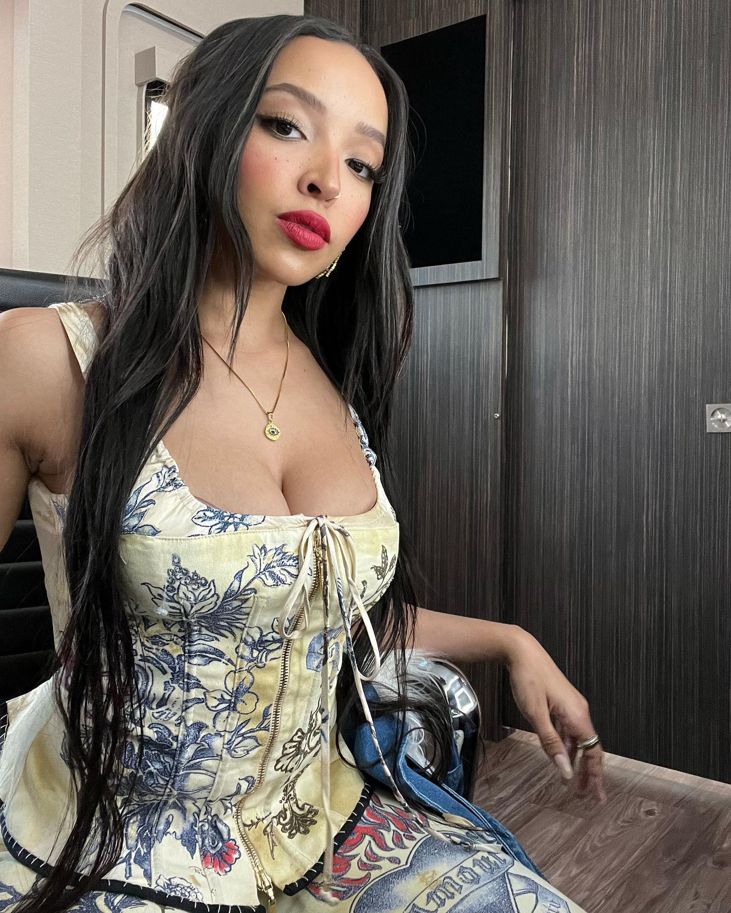 Photos n°7 : Is Tinashe Starting a New Trend?